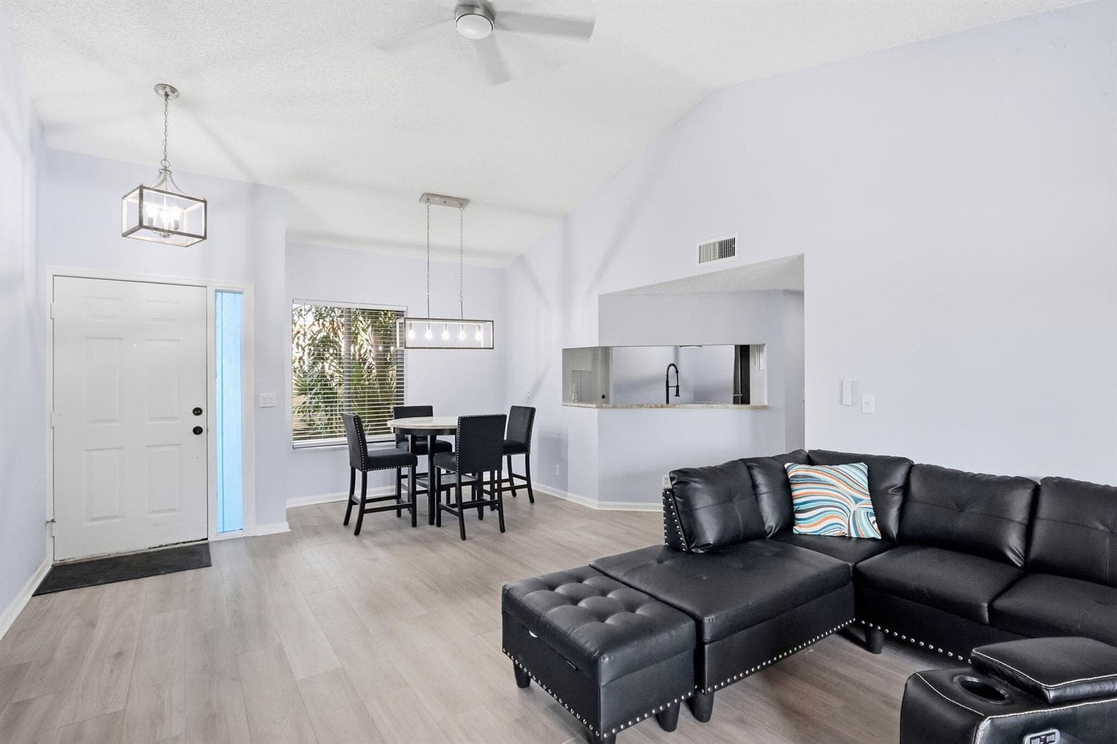 22 VIA DE CASAS SUR # 102, Boynton Beach FL 33426
