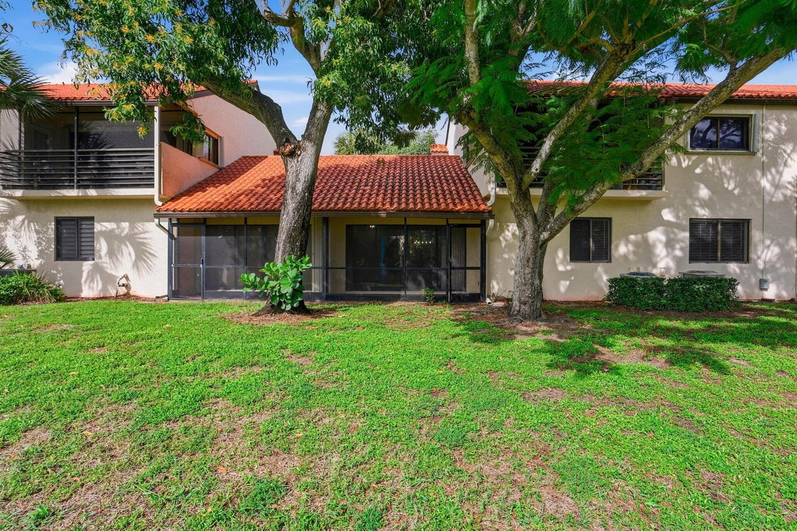 22 VIA DE CASAS SUR # 102, Boynton Beach FL 33426