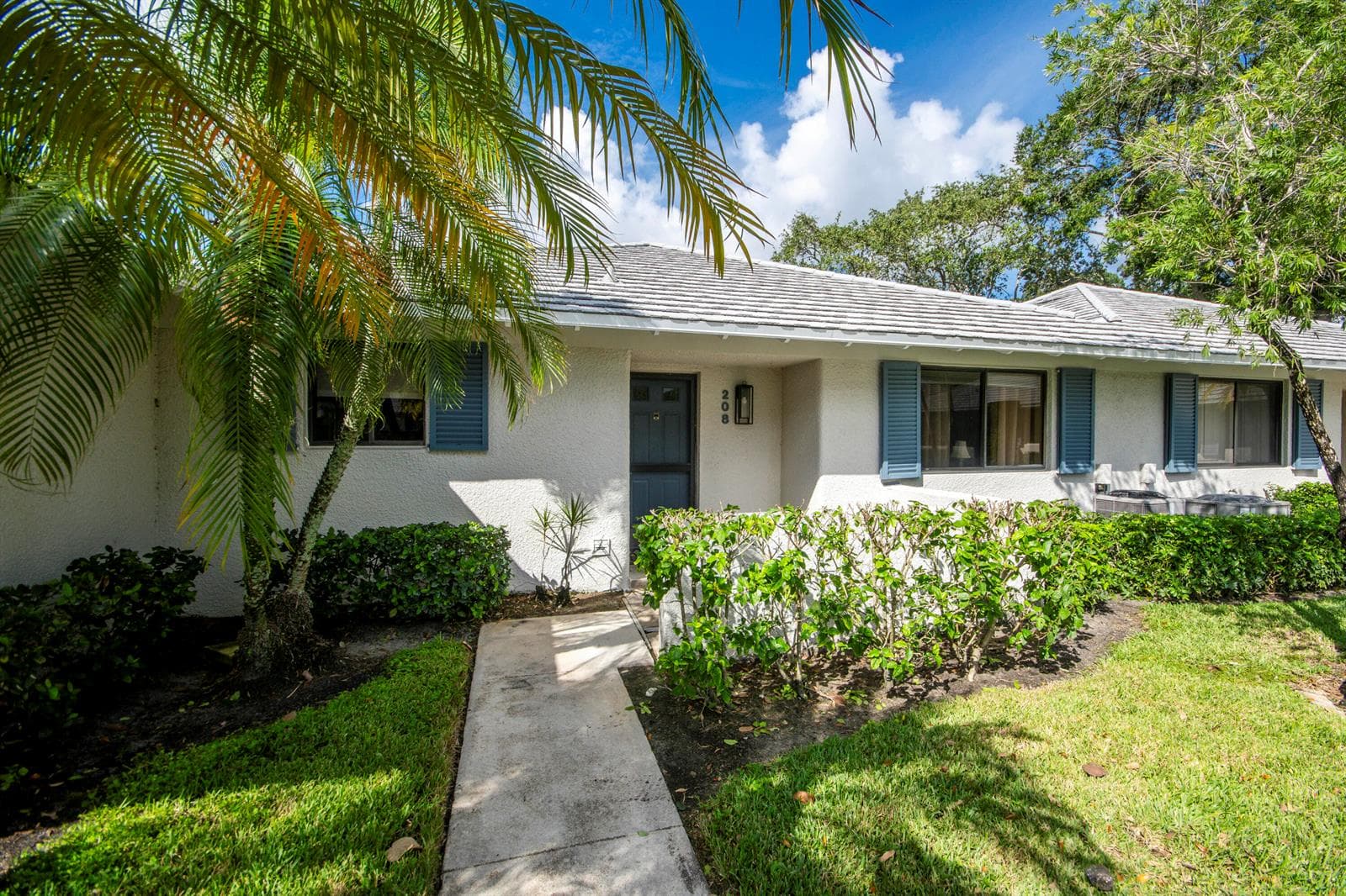 208 Club Drive, Palm Beach Gardens FL 33418