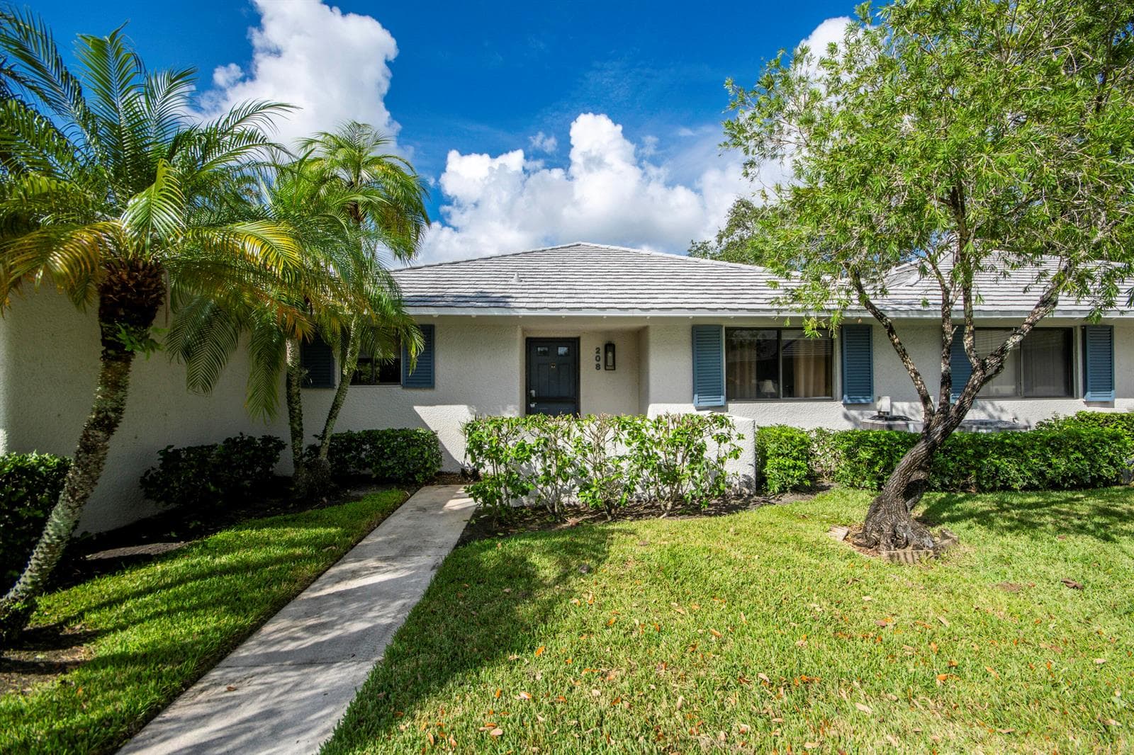 208 Club Drive, Palm Beach Gardens FL 33418