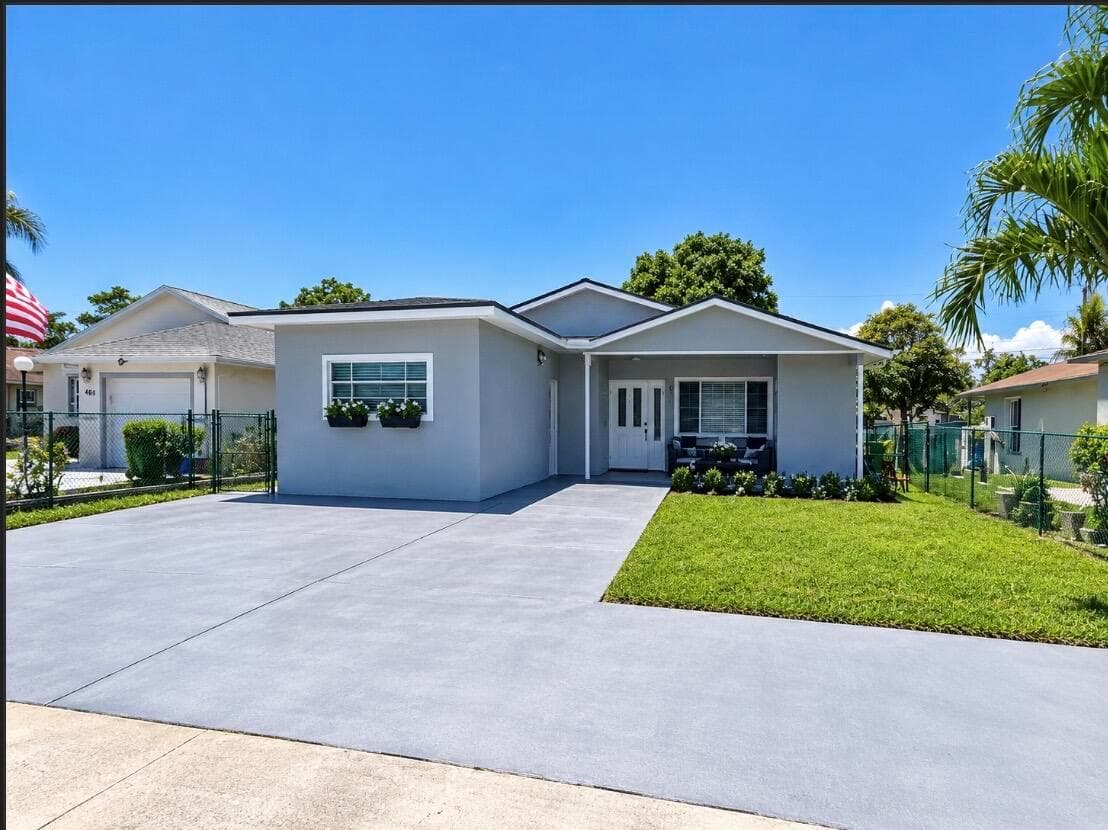 802 SW 5th Avenue, Delray Beach FL 33444