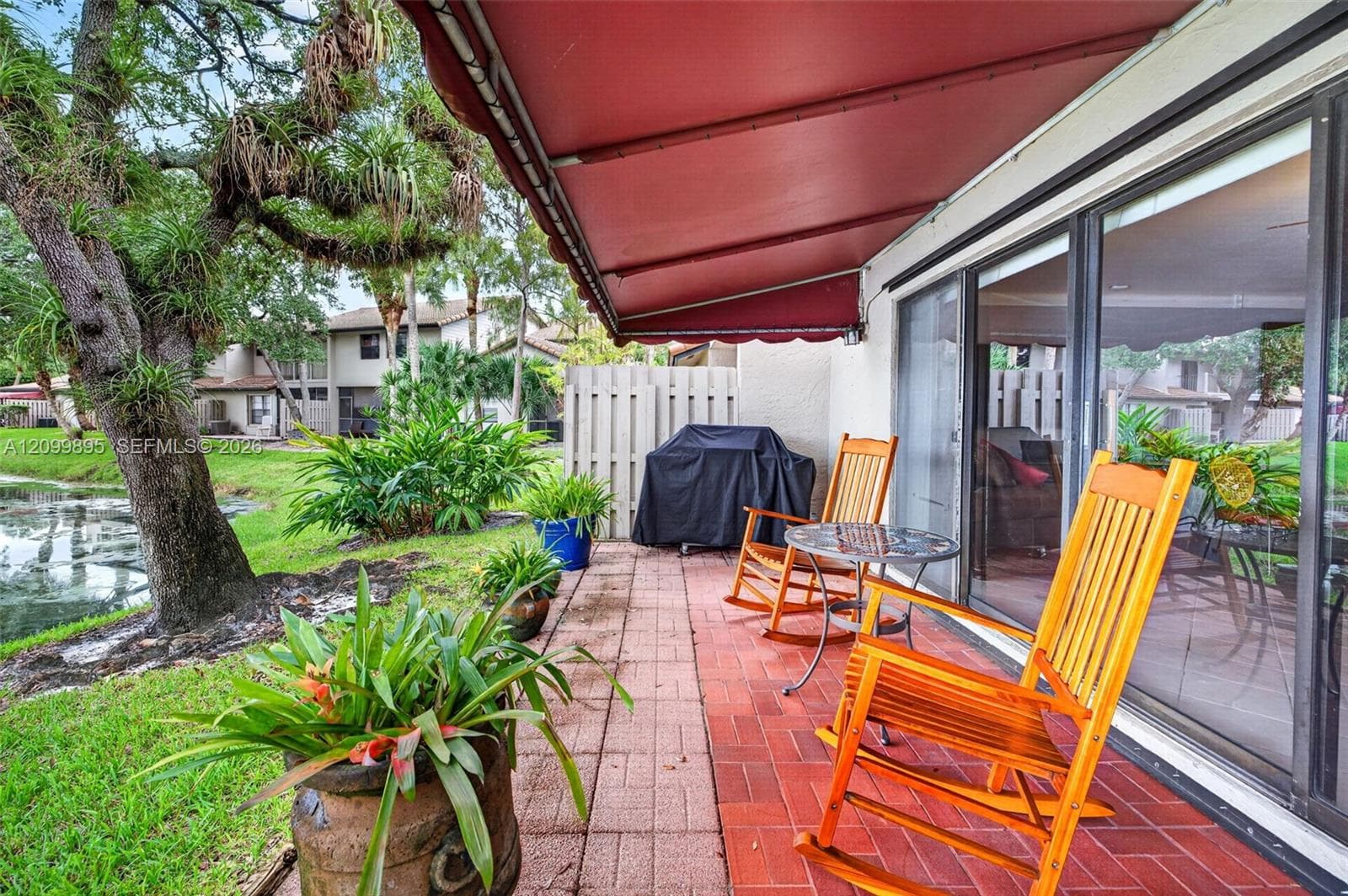 9012 Vineyard Lake Dr, Plantation FL 33324