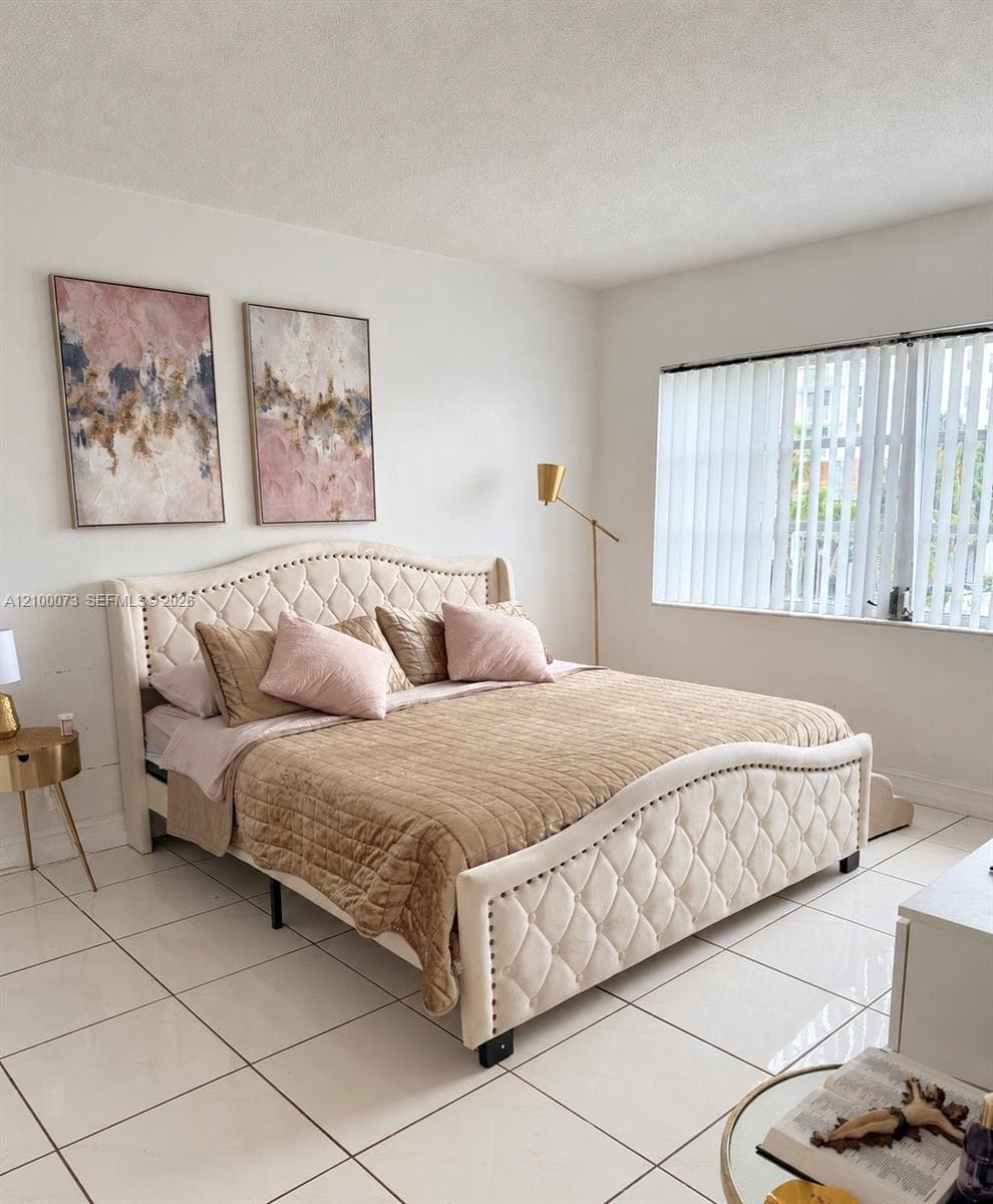 440 Paradise Isle Blvd # 306, Hallandale Beach FL 33009