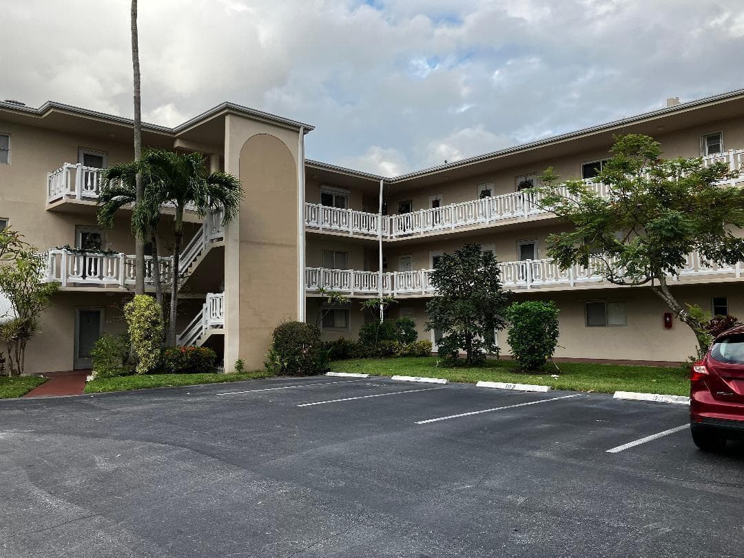 2615 GARDEN Drive N # 305, Lake Worth FL 33461