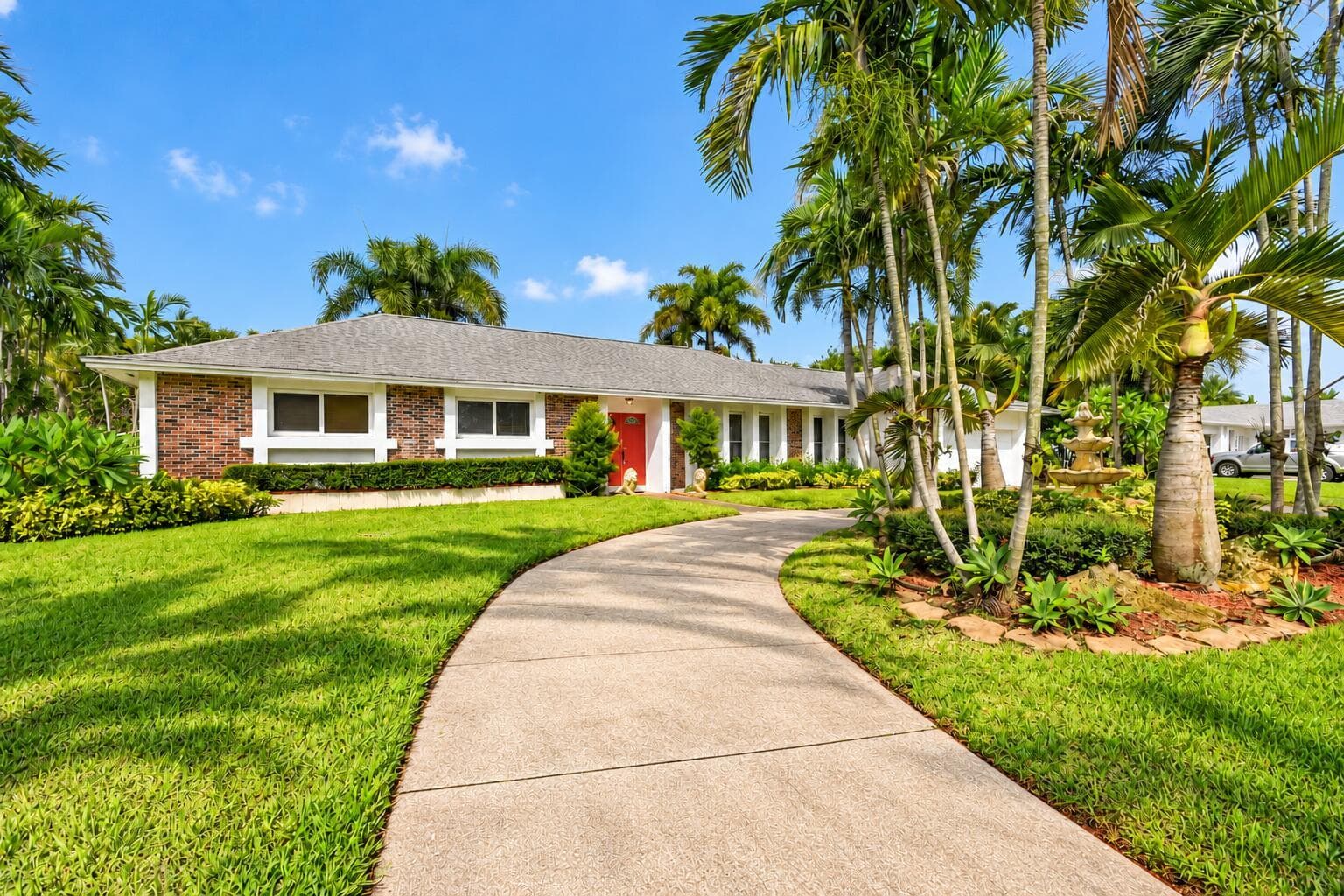 8 Bell Lane, West Palm Beach FL 33406
