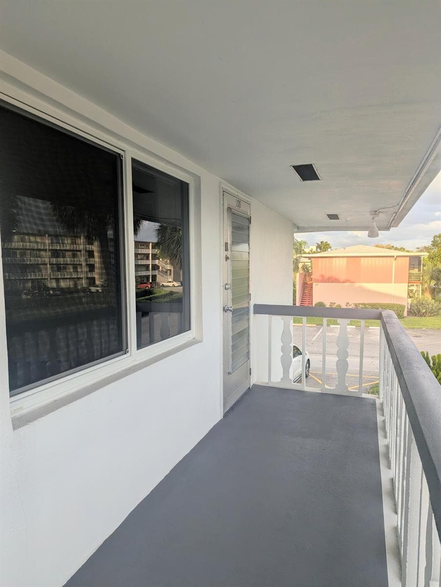100 Kingswood E, West Palm Beach FL 33417