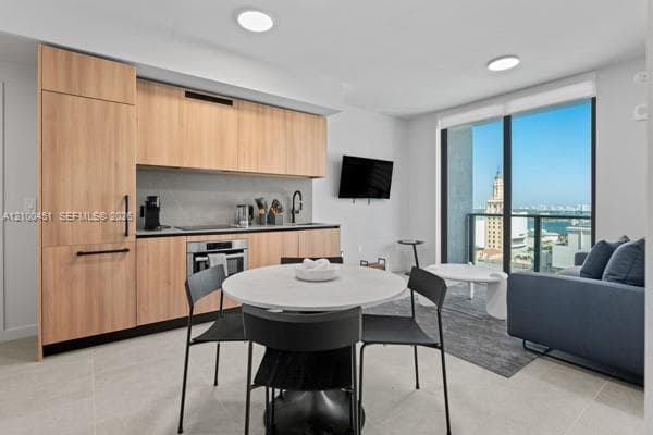 121 NE 5th St # 1813, Miami FL 33132