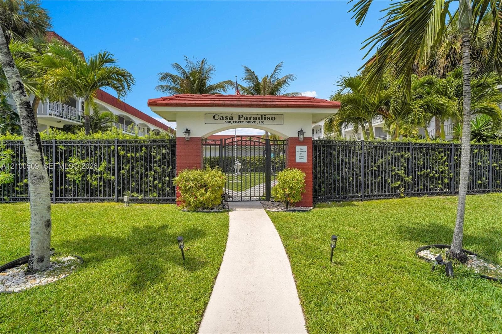 580 Egret Dr # 111, Hallandale Beach FL 33009
