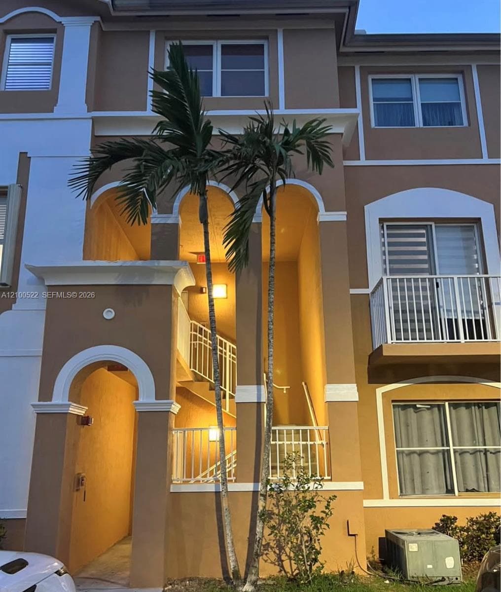 17800 NW 73rd Ave # 21, Hialeah FL 33015