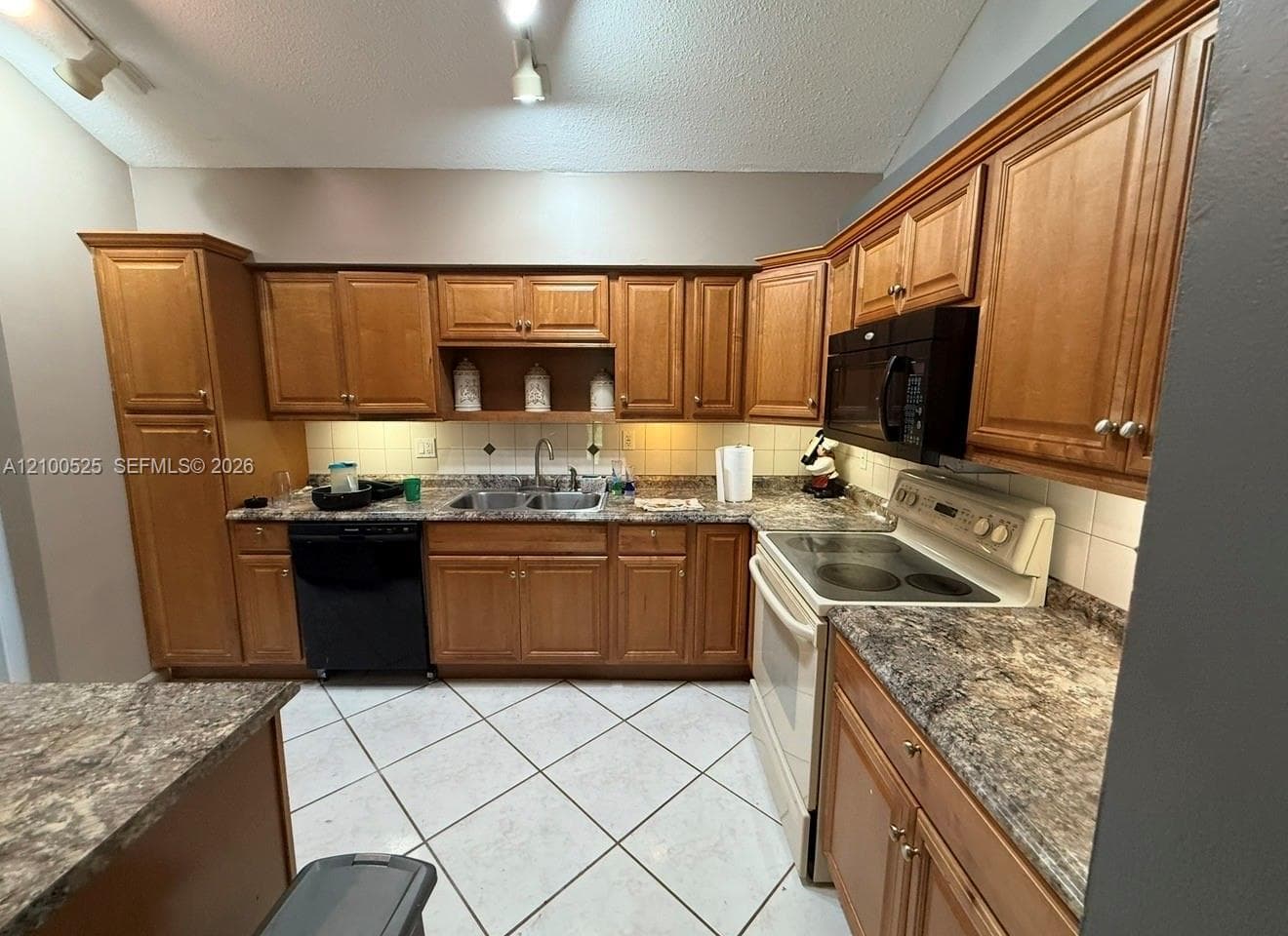 2237 Nova Village Dr, Davie FL 33317