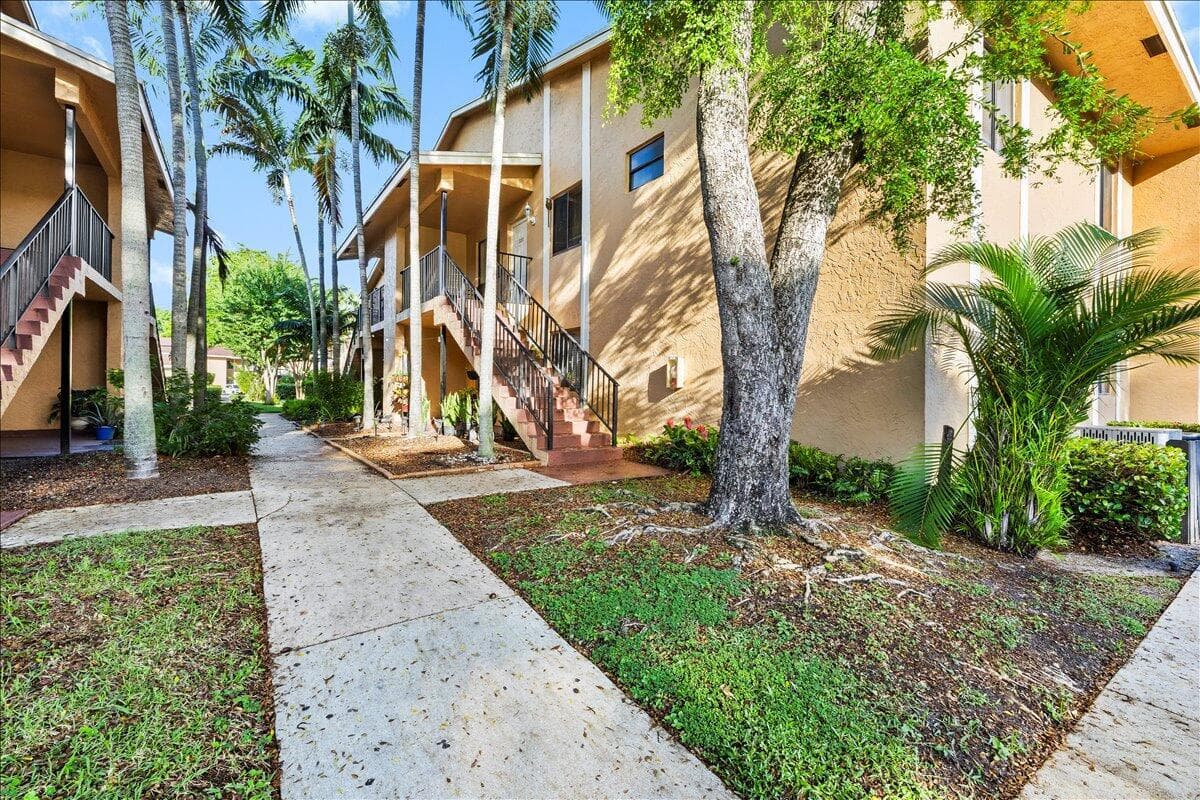 6041 10th Avenue N # 125, FL 33463