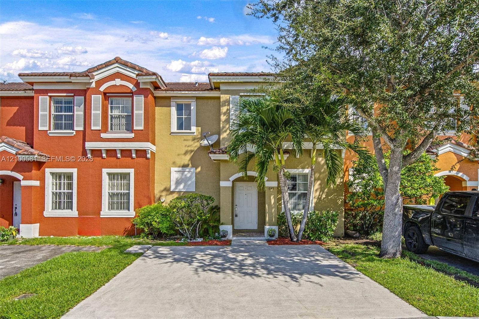 645 E Mowry Ct, Homestead FL 33030