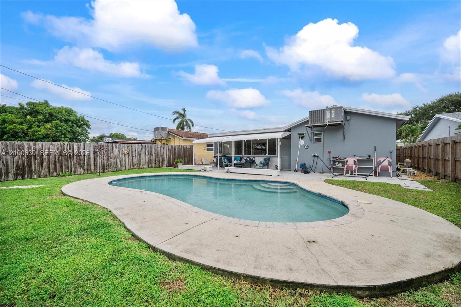 540 S Rainbow Dr, Hollywood FL 33021