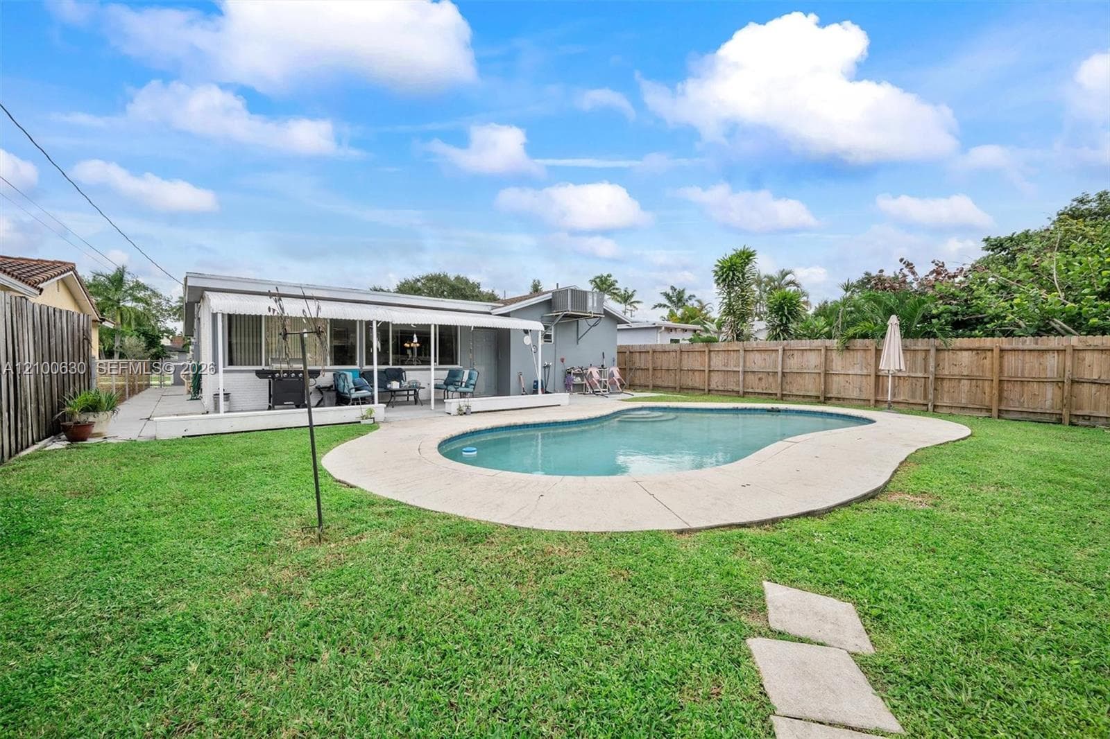 540 S Rainbow Dr, Hollywood FL 33021