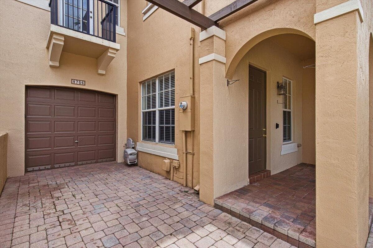 8706 Blaze Court, Davie FL 33328