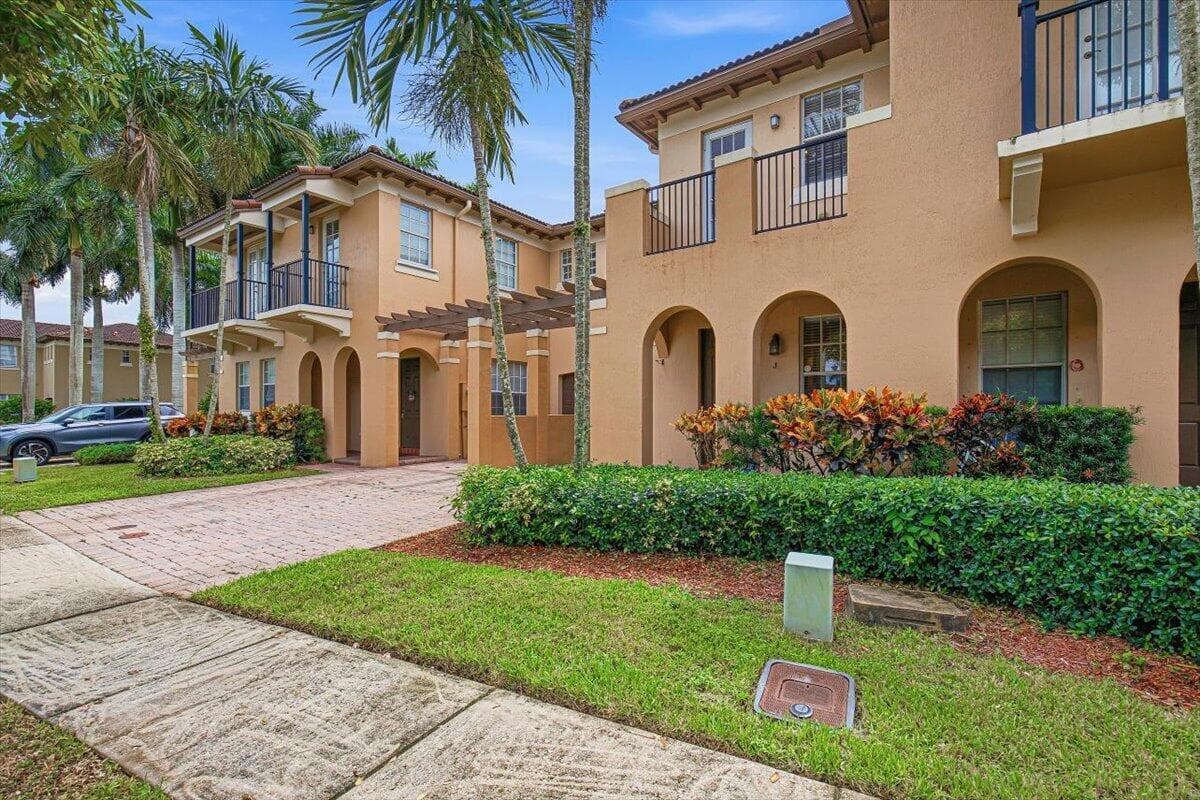 8706 Blaze Court, Davie FL 33328
