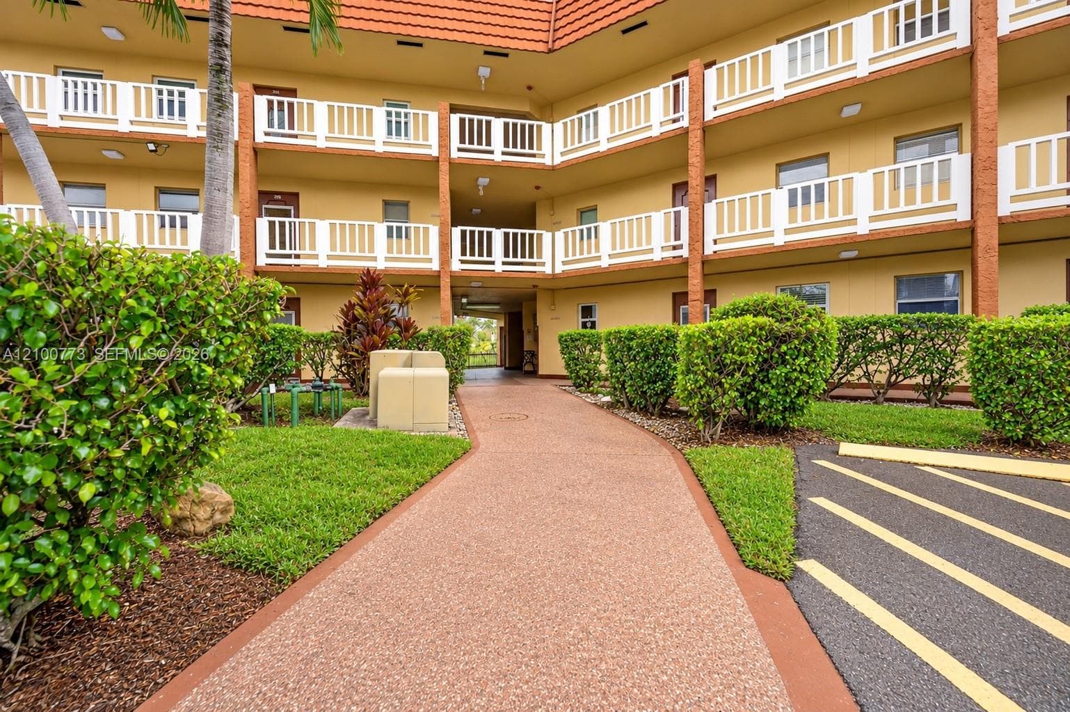 8901 Sunrise Lakes Blvd # 204, Sunrise FL 33322