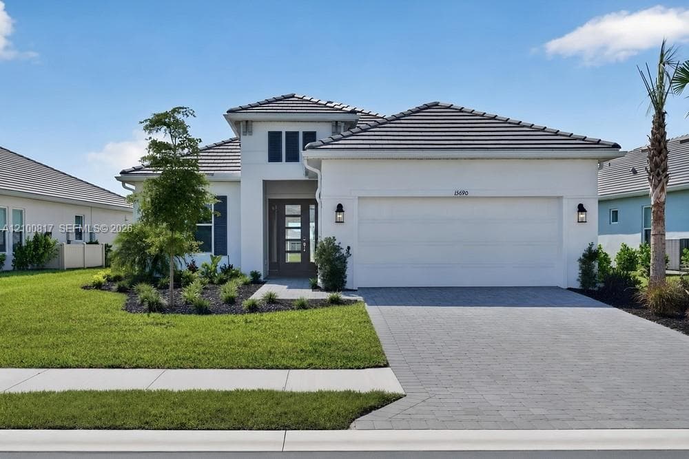 15690 Genova Drive, Naples FL 34114
