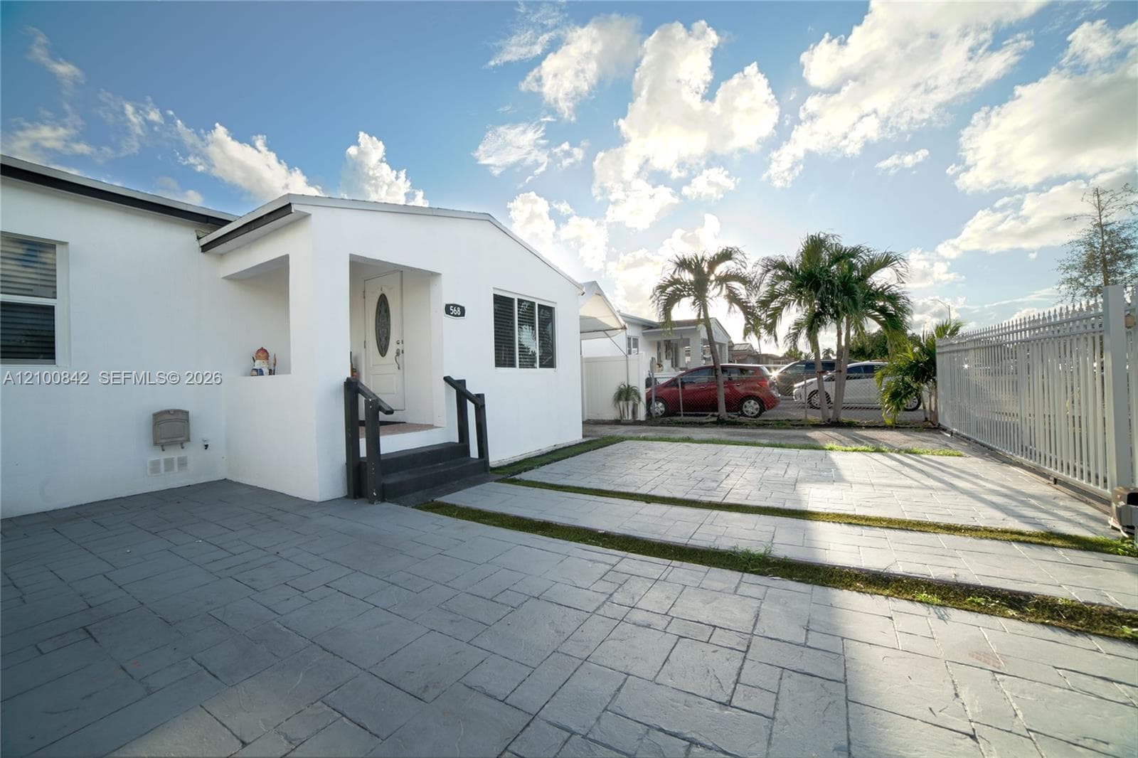 568 E 15th St, Hialeah FL 33010