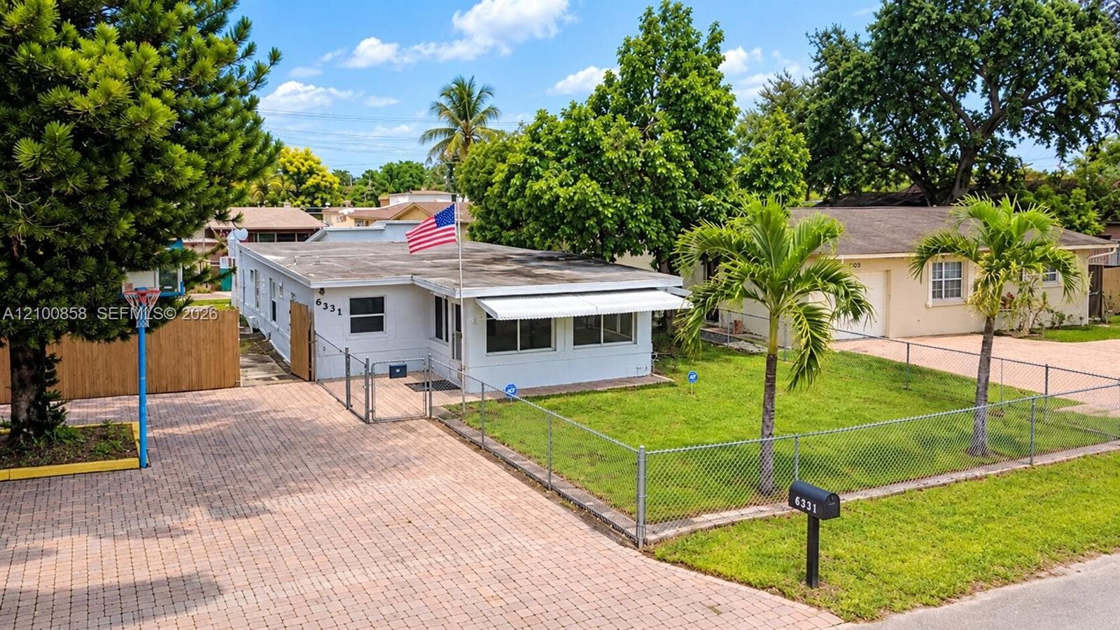 6331 Taylor St, Hollywood FL 33024