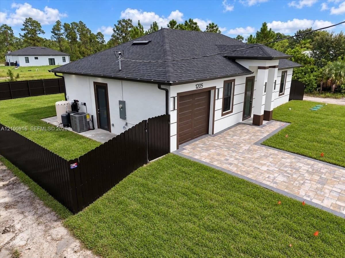 1205 Damen St E, Lehigh Acres FL 33974