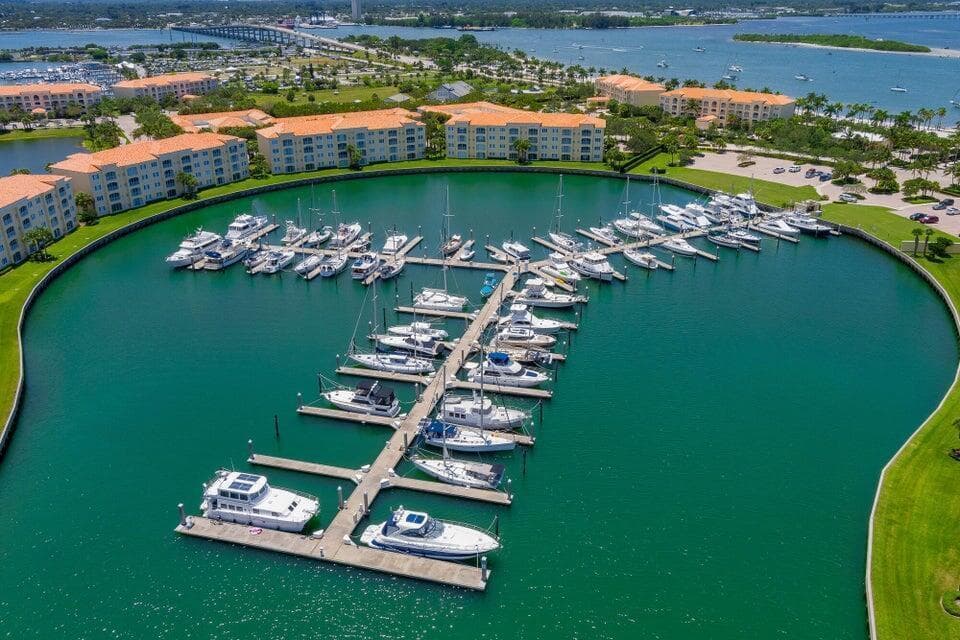 11 HARBOUR ISLE Drive W # 201, Fort Pierce FL 34949