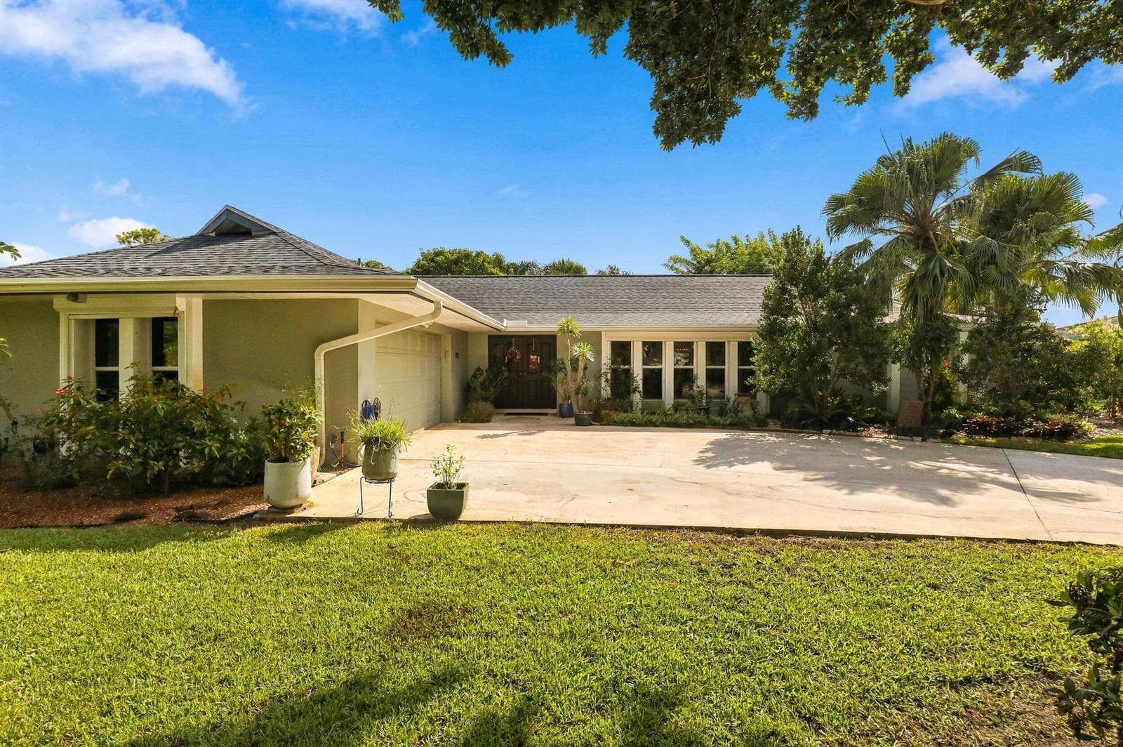 9714 HONEYSUCKLE Avenue, Palm Beach Gardens FL 33410