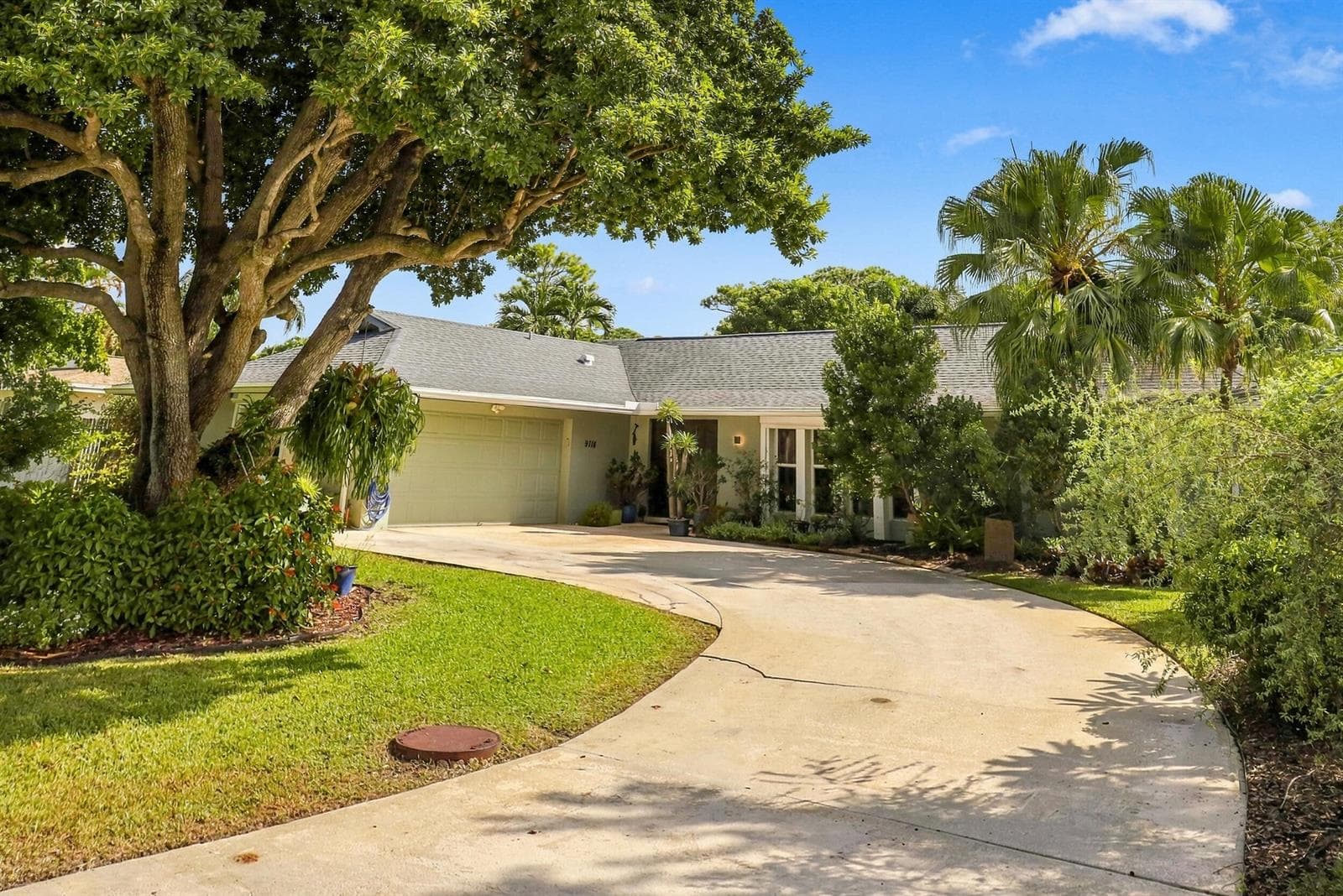 9714 HONEYSUCKLE Avenue, Palm Beach Gardens FL 33410