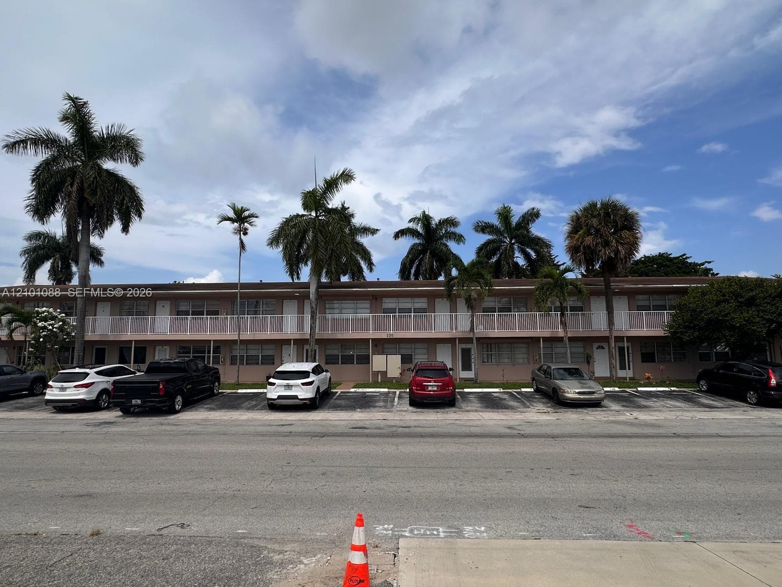 230 SW 11th Ave # 14, Hallandale Beach FL 33009