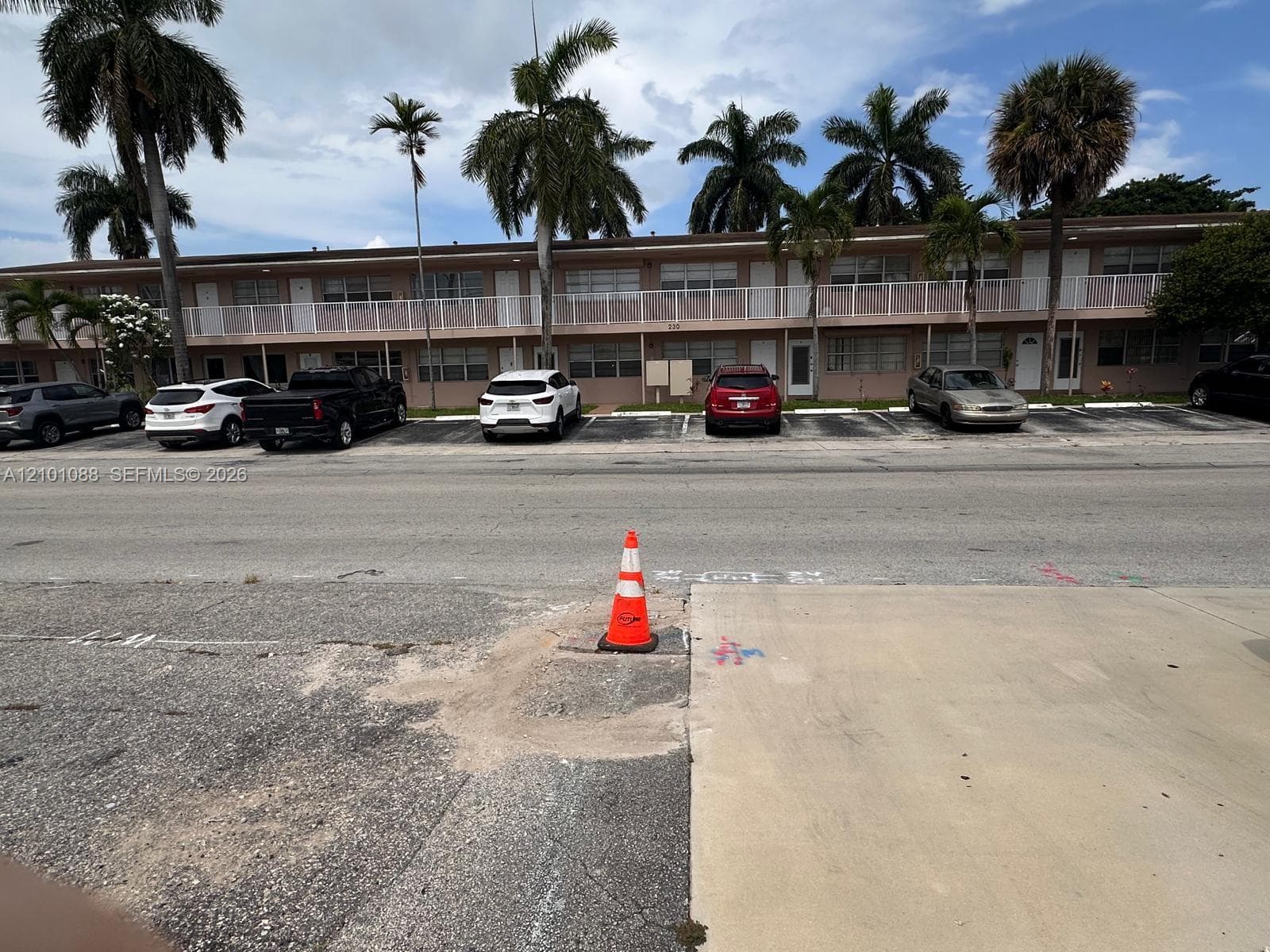 230 SW 11th Ave # 14, Hallandale Beach FL 33009