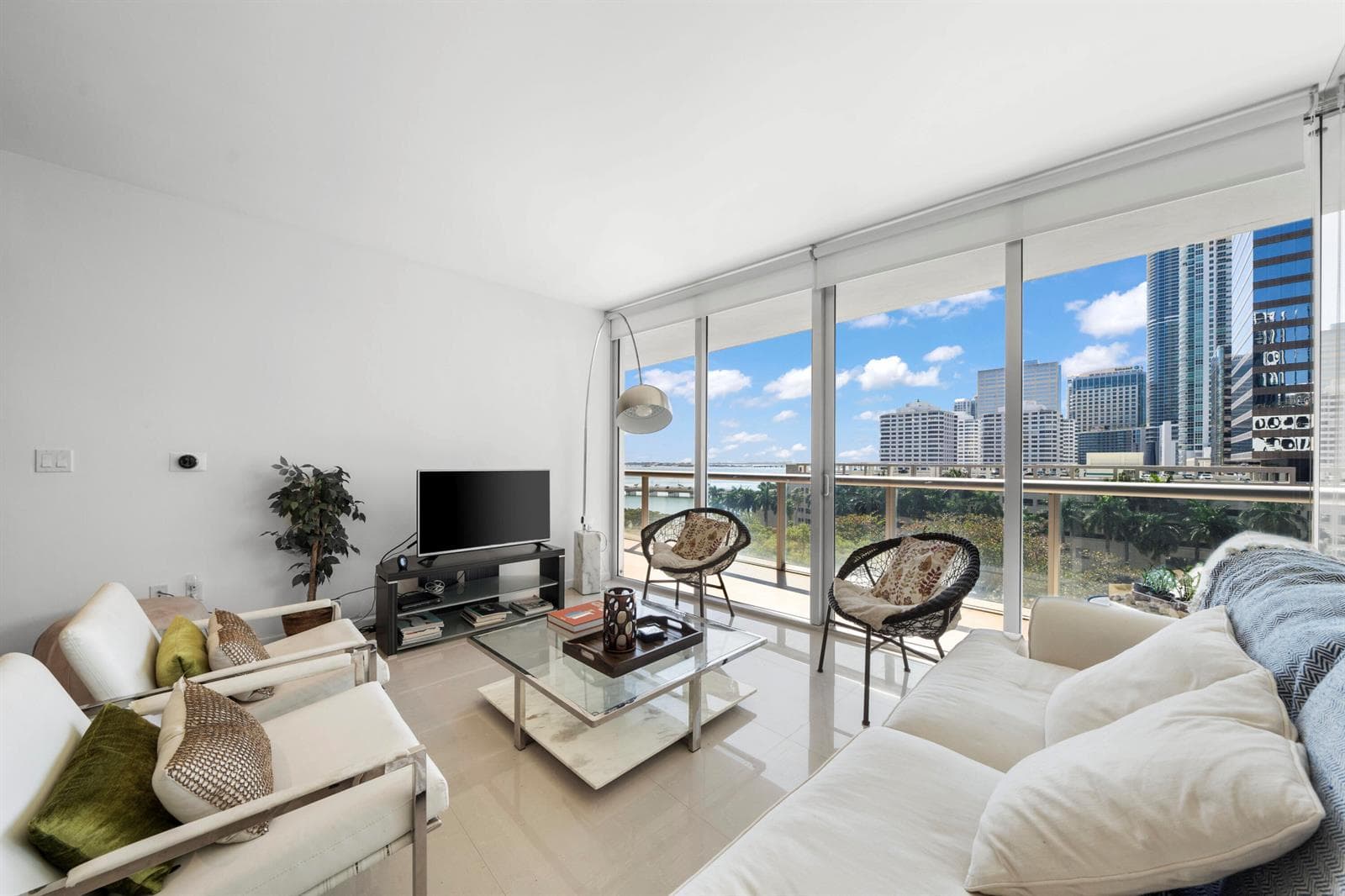 495 BRICKELL Avenue # 811, Miami FL 33131
