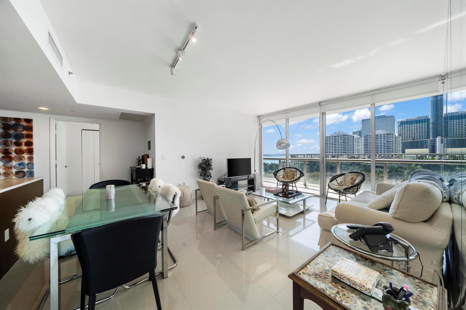 495 BRICKELL Avenue # 811, Miami FL 33131