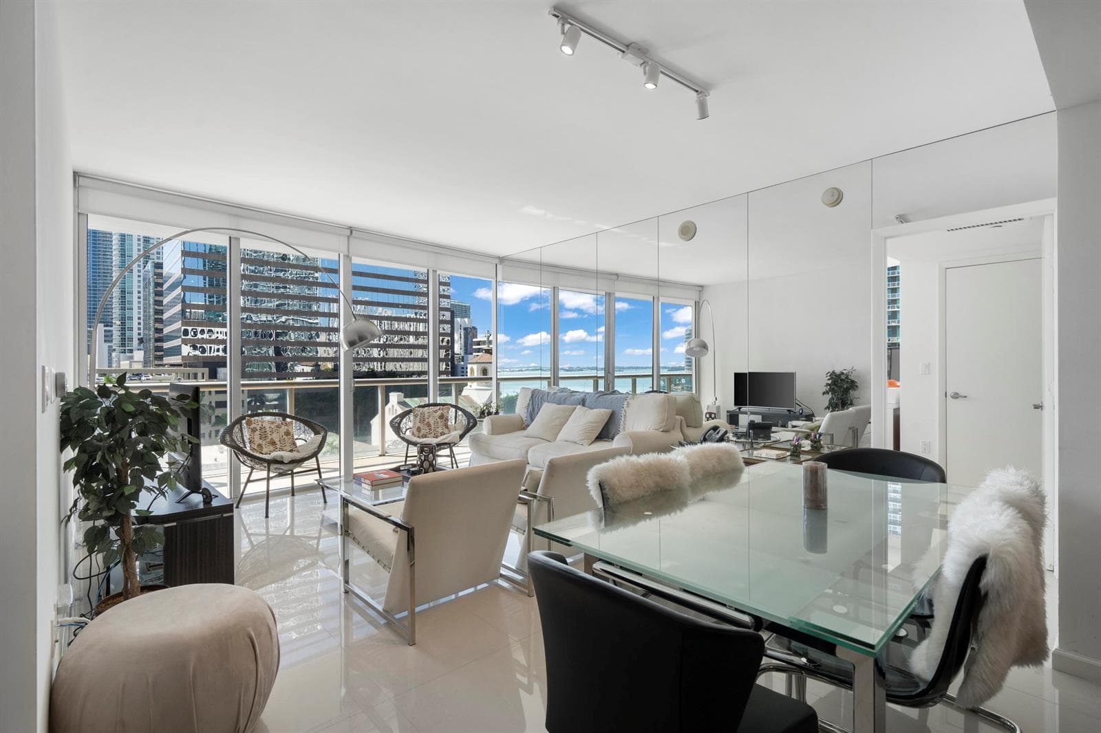 495 BRICKELL Avenue # 811, Miami FL 33131