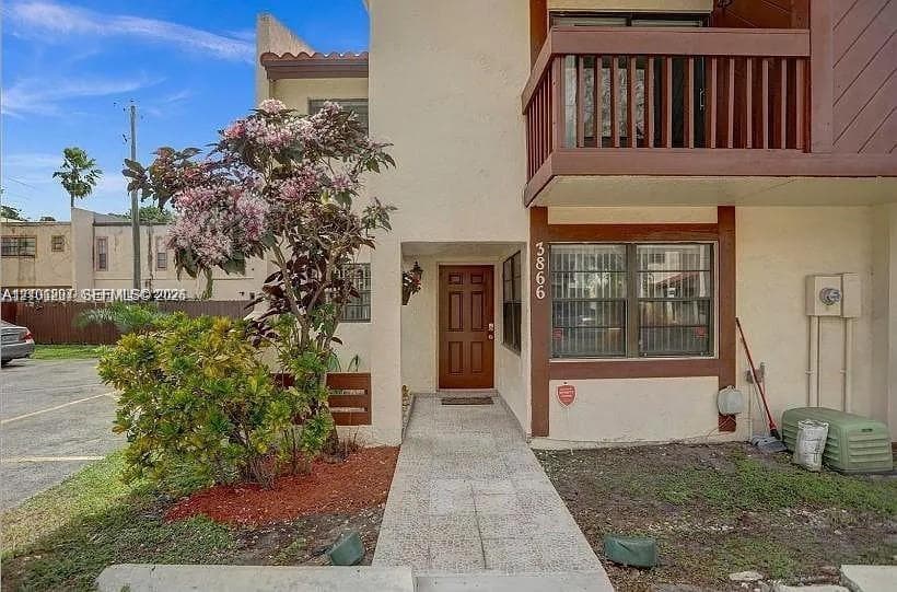 3866 SW 52nd Ave, Hollywood FL 33023