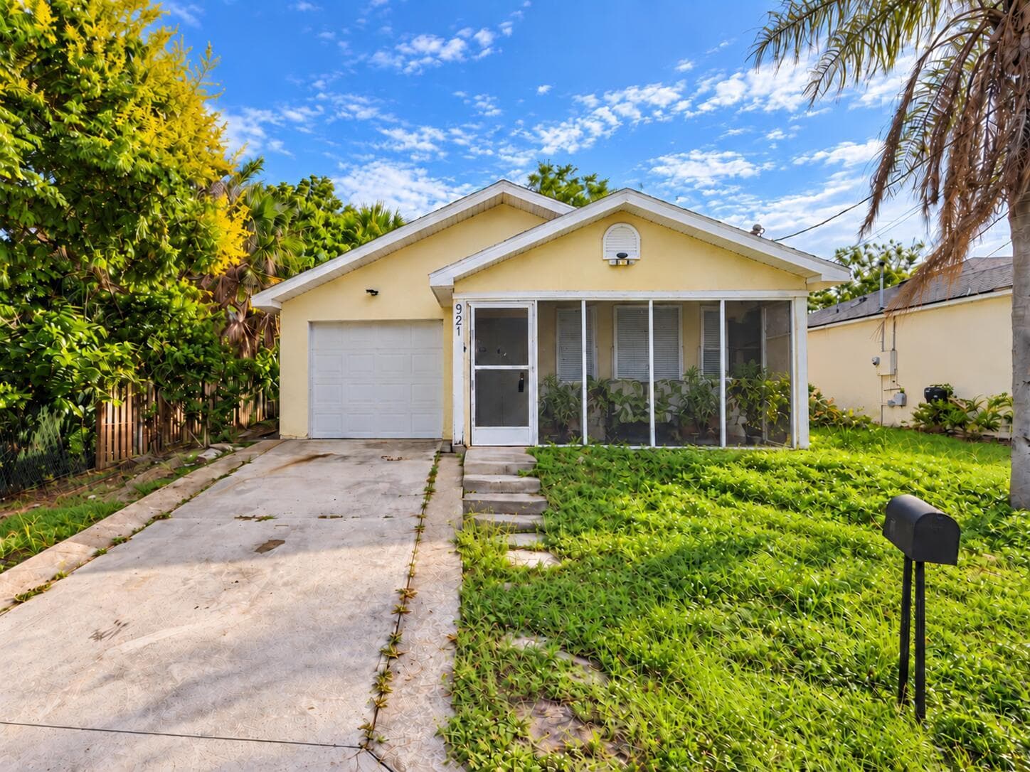 921 REDWOOD Street, FL 32117