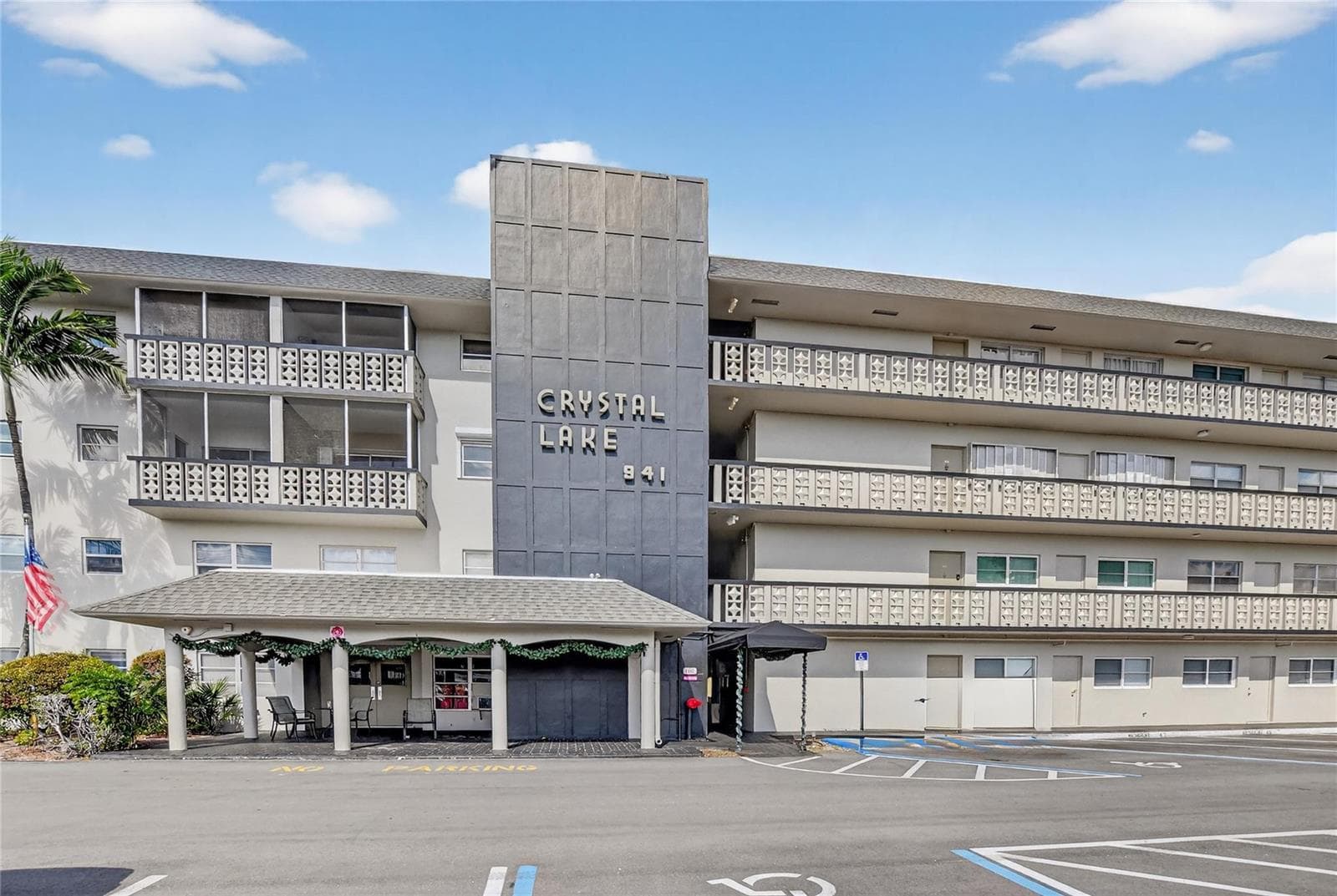 941 CRYSTAL LAKE Drive # 311, Deerfield Beach FL 33064