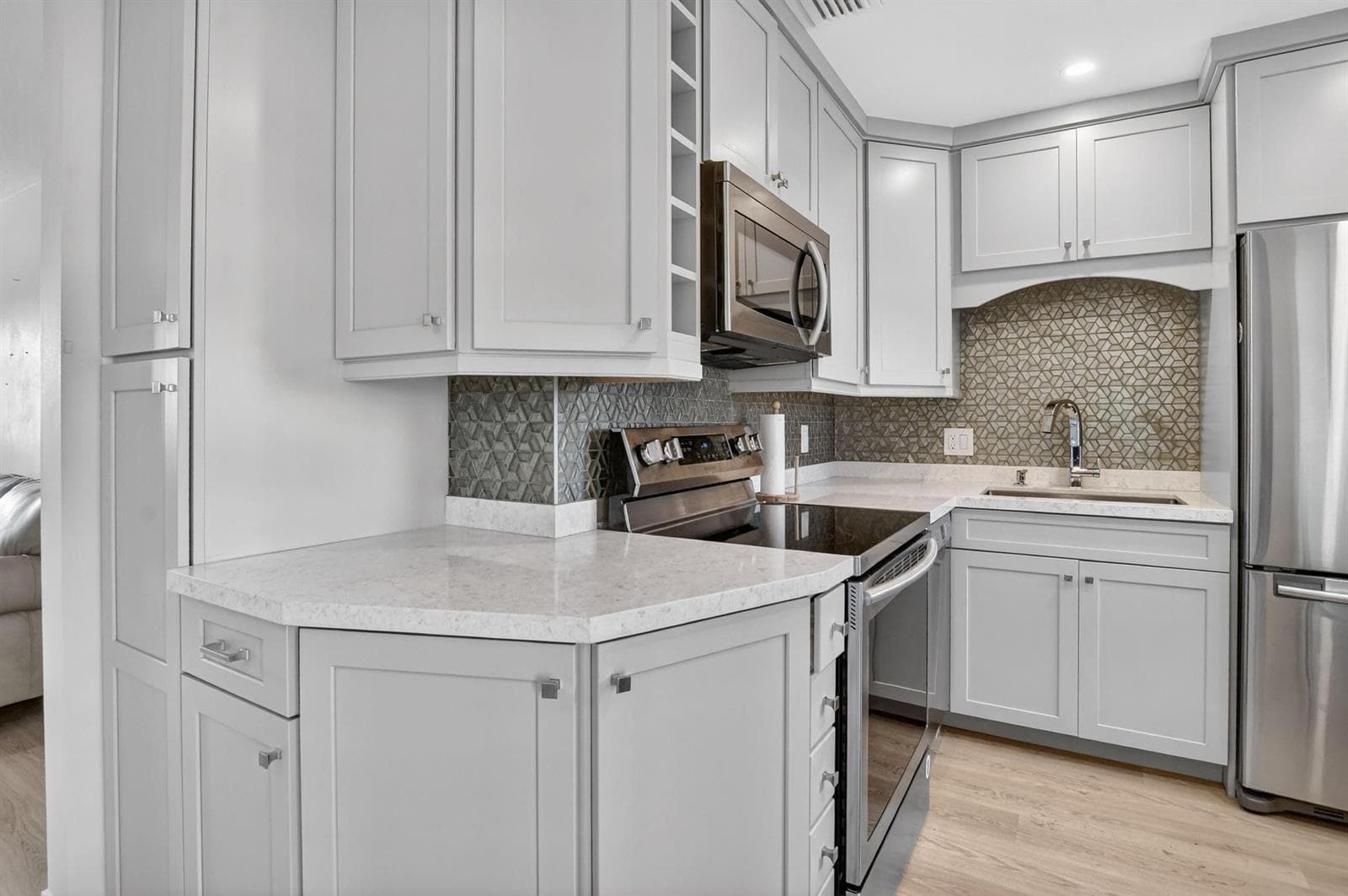 941 CRYSTAL LAKE Drive # 311, Deerfield Beach FL 33064