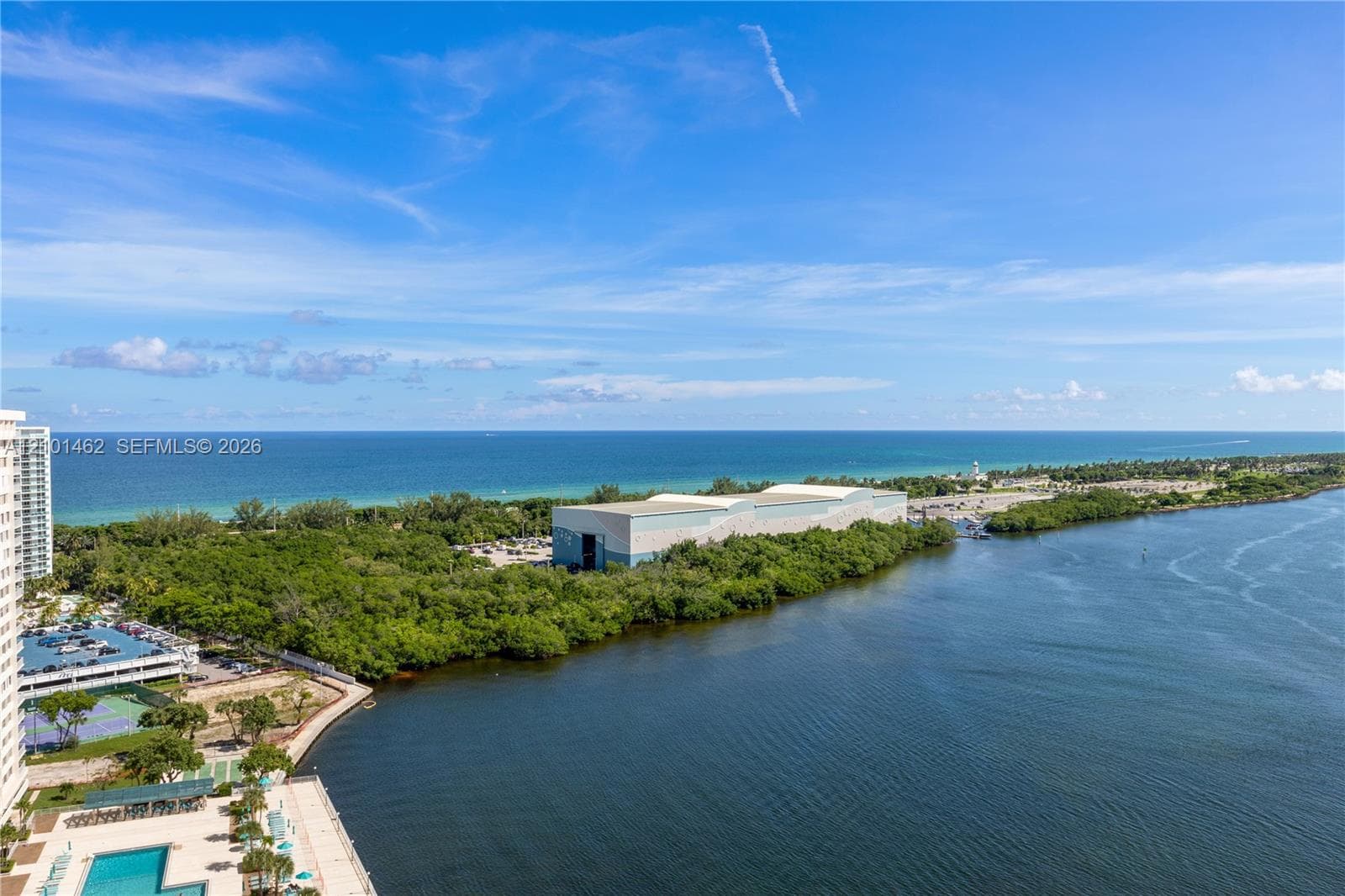500 Bayview Dr, Sunny Isles Beach FL 33160