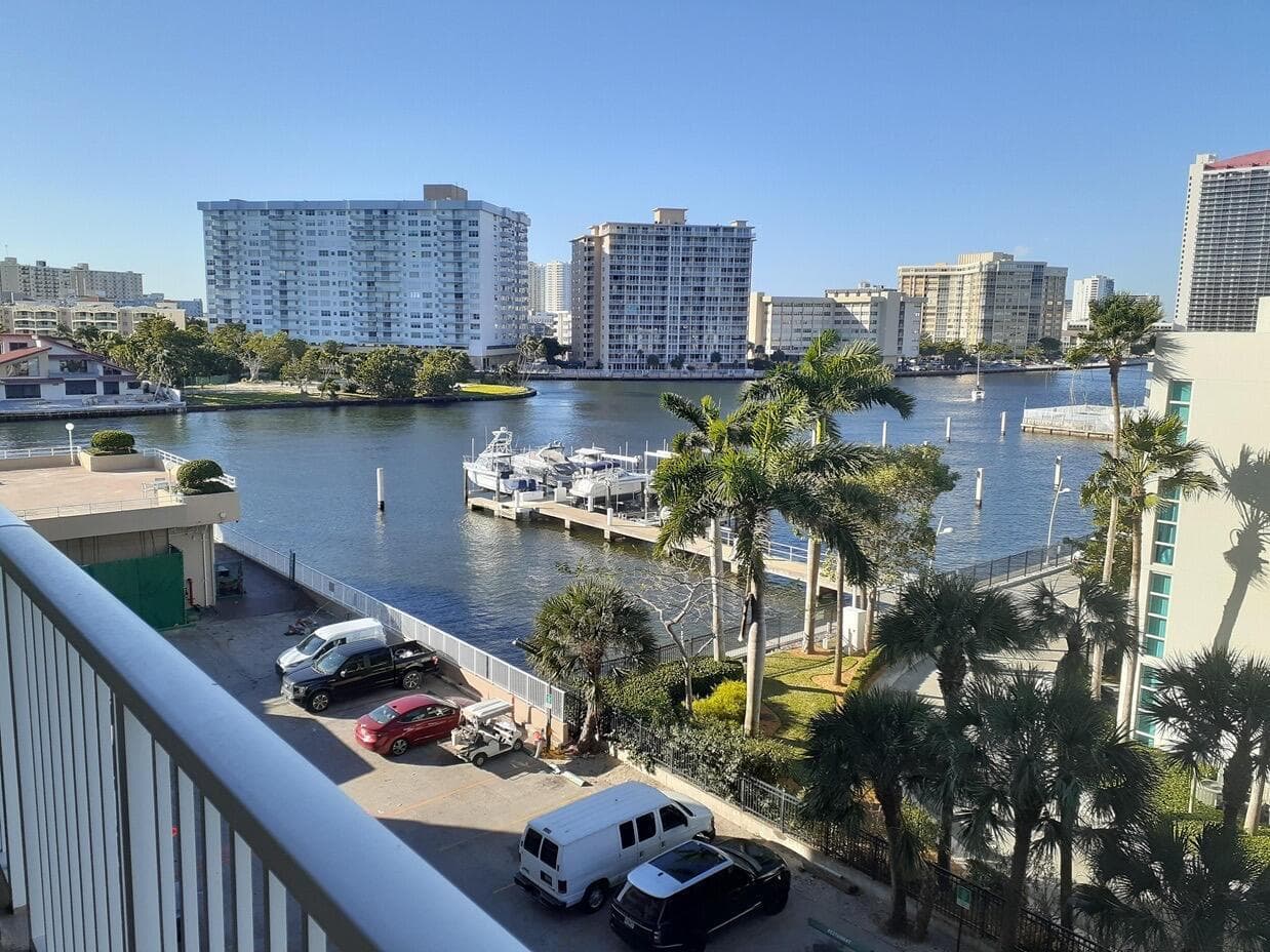1965 S OCEAN Drive # 4H, Hallandale Beach FL 33009
