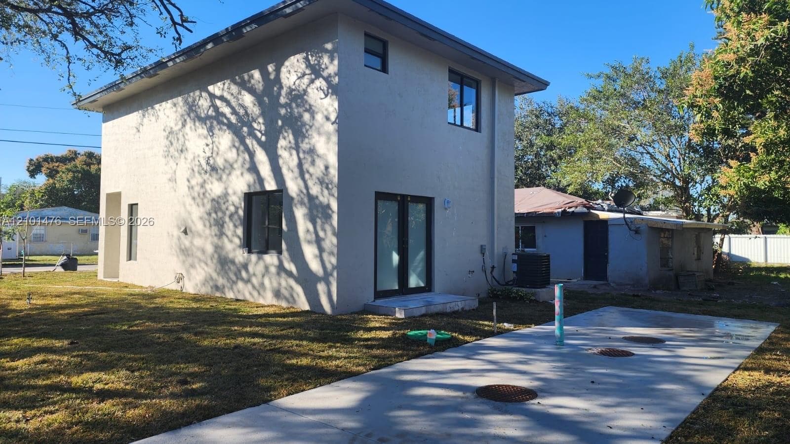2934 NW 44th St, Miami FL 33142