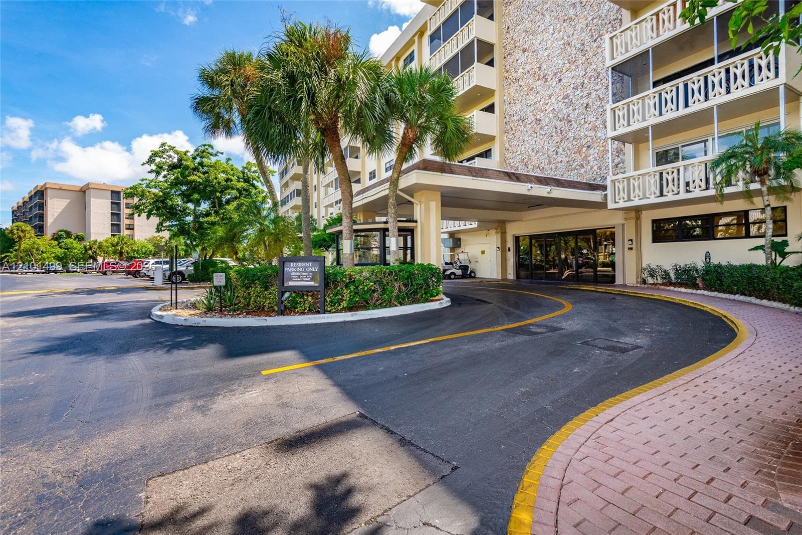 800 NE 195th St # 408, Miami FL 33179
