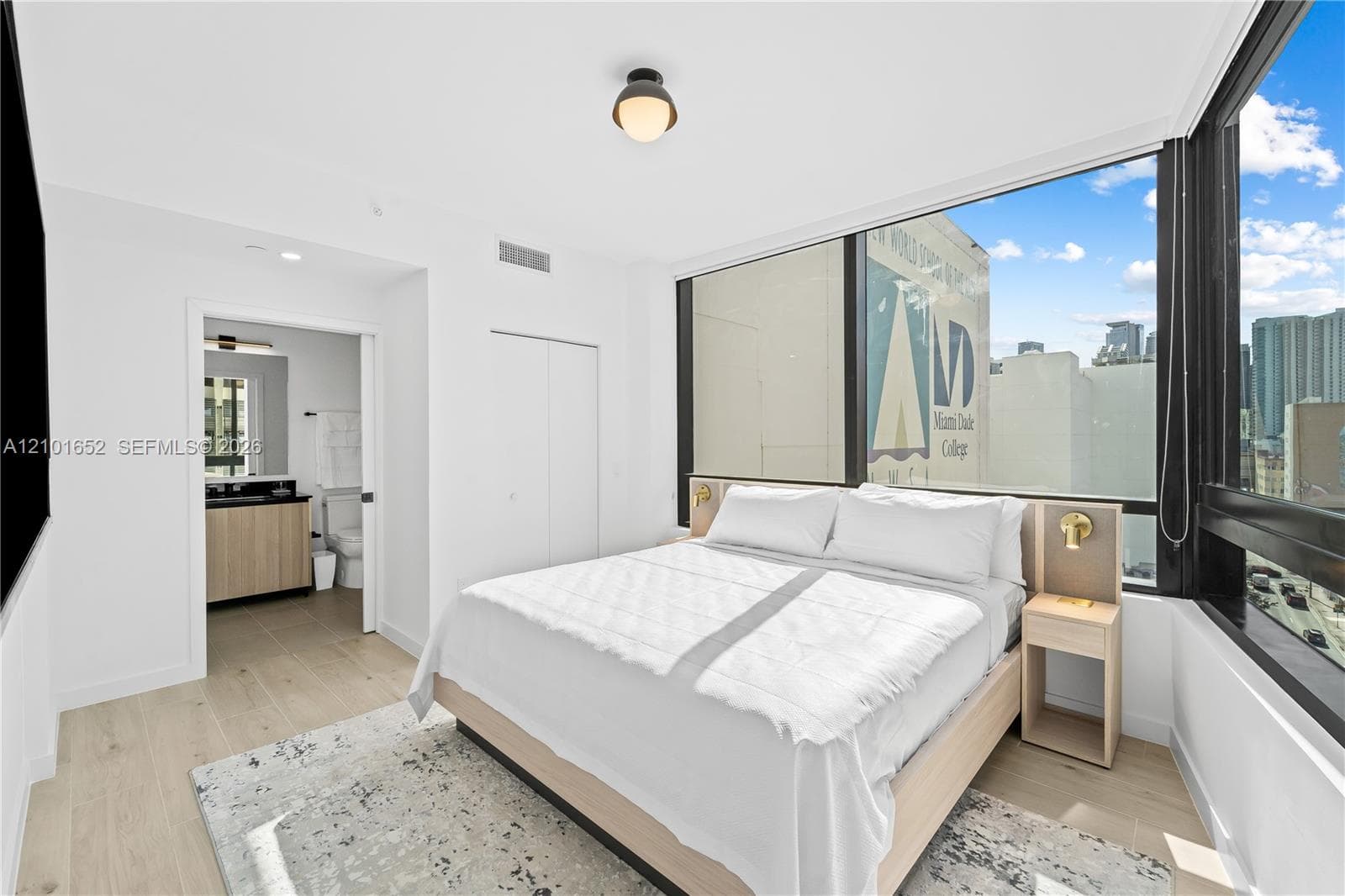 225 N Miami Ave # 912, Miami FL 33128