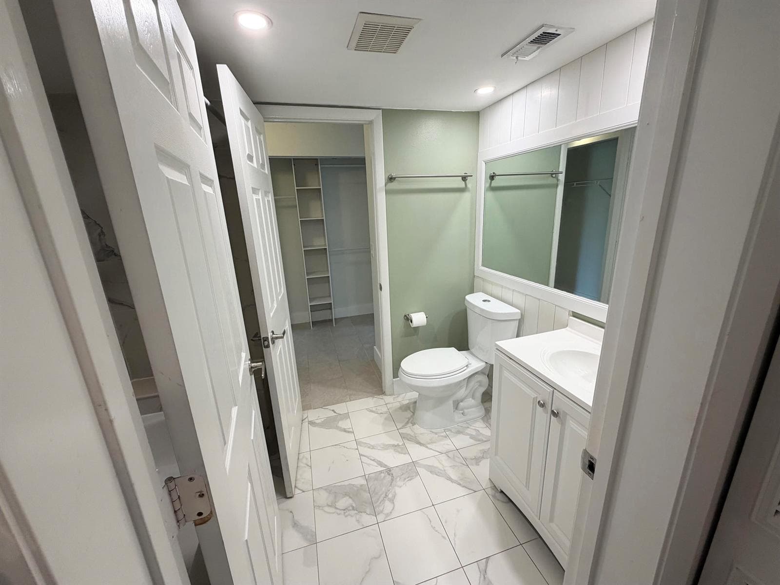 1112 GREEN PINE Boulevard # F1, West Palm Beach FL 33409