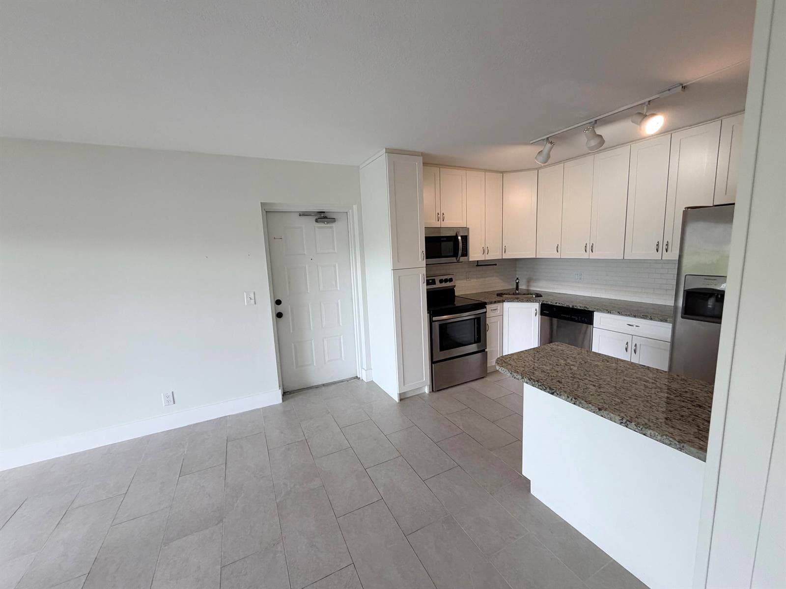 1112 GREEN PINE Boulevard # F1, West Palm Beach FL 33409
