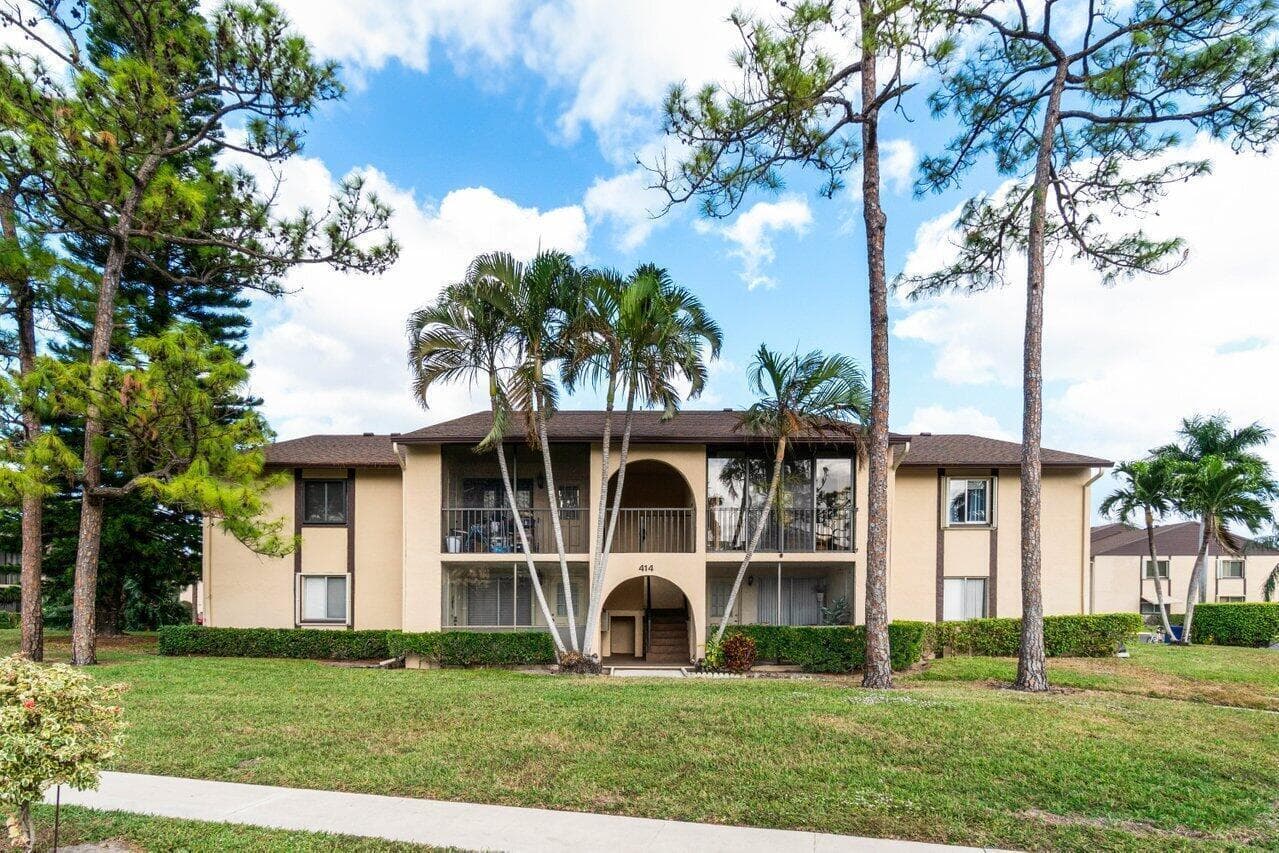 414 Pine Glen Lane # 2, FL 33463