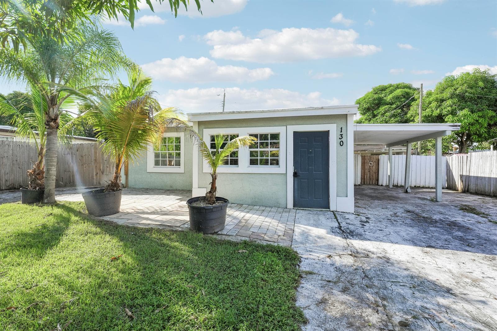 130 PLUM TREE Drive, Lake Worth FL 33462