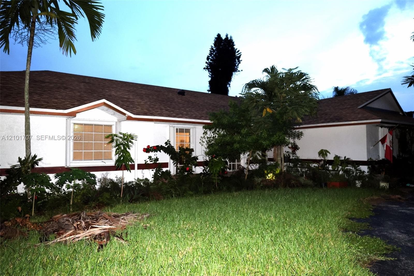 13250 N Calusa Club Dr, Miami FL 33186