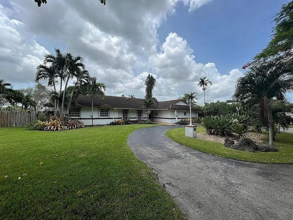 13250 N Calusa Club Dr, Miami FL 33186