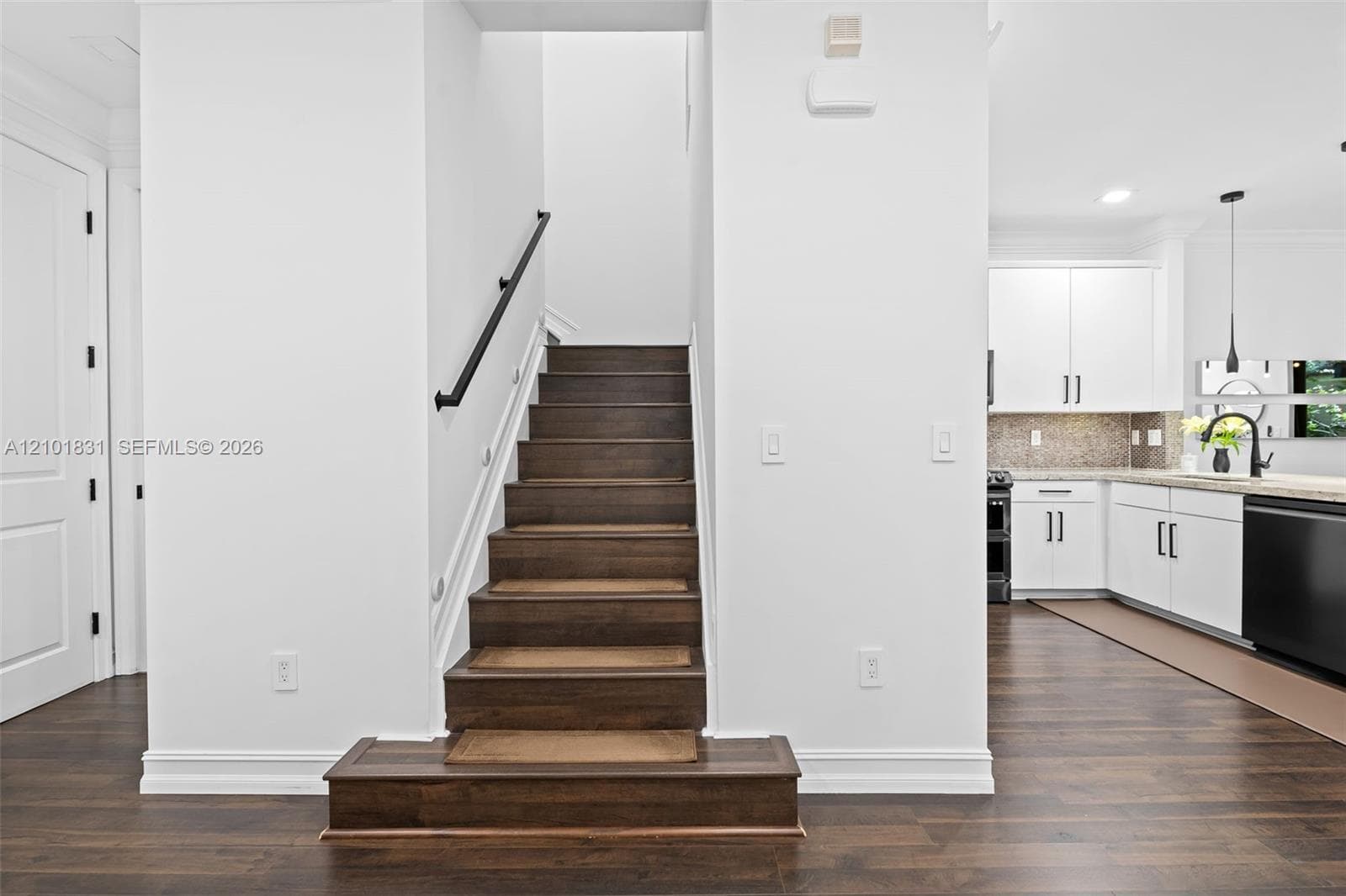 124 W Riverwalk Cir W, Plantation FL 33325
