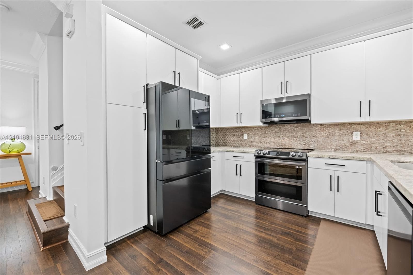 124 W Riverwalk Cir W, Plantation FL 33325